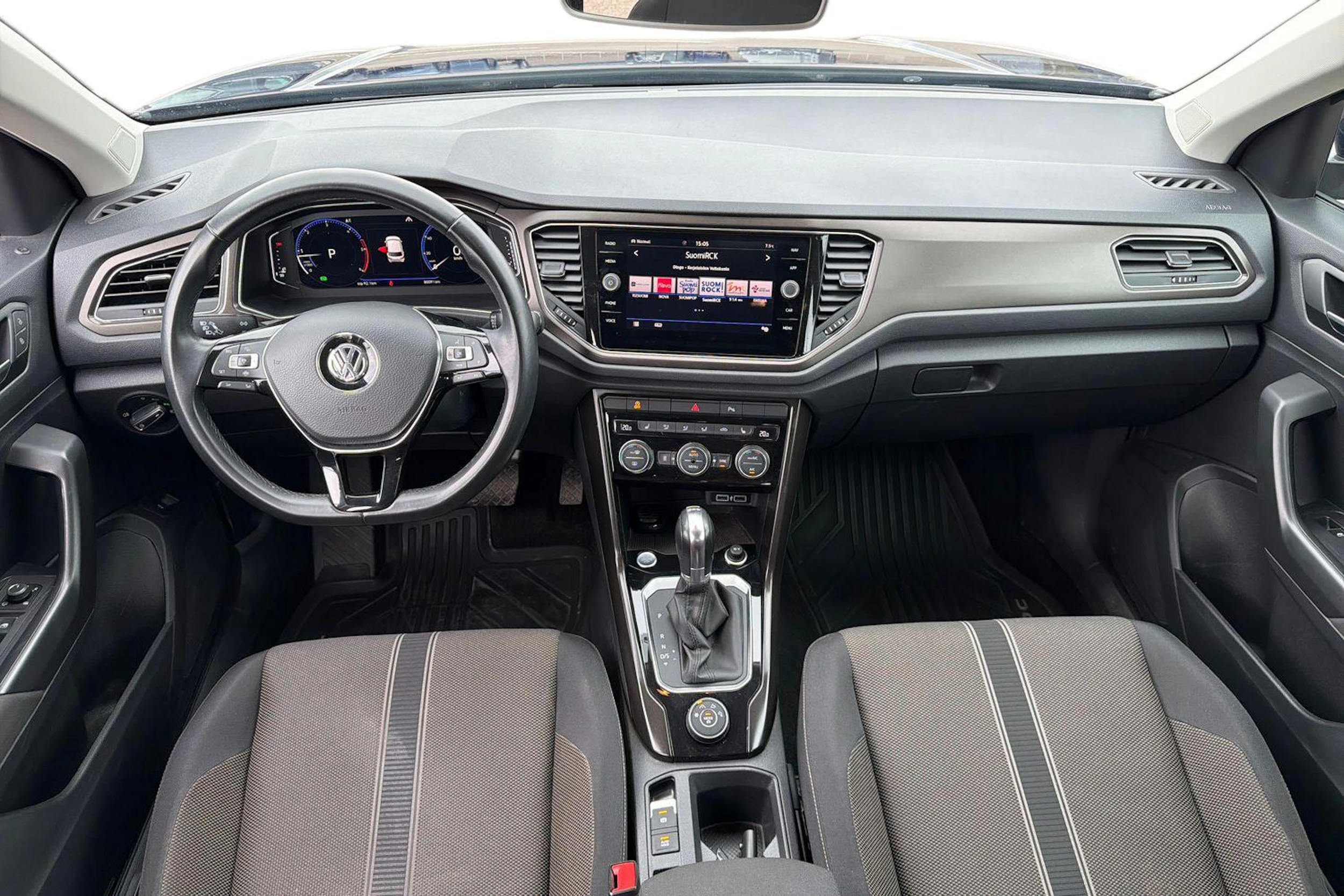 sininen Volkswagen T-Roc 2019 kuva 9.