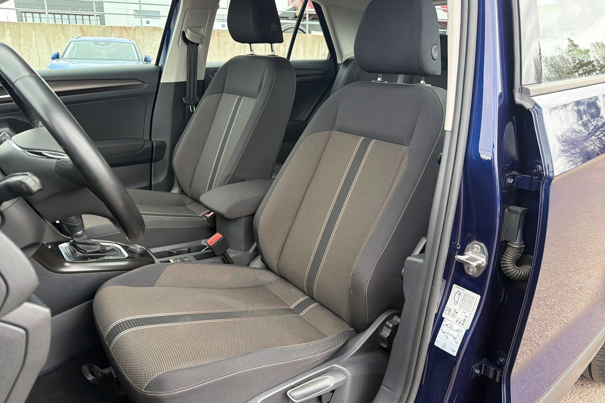 sininen Volkswagen T-Roc 2019 kuva 16.