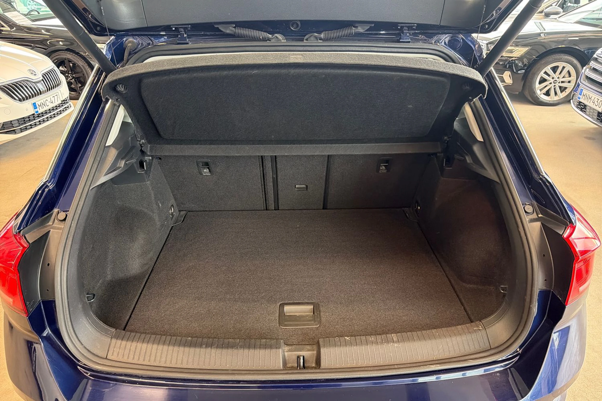 sininen Volkswagen T-Roc 2019 kuva 20.