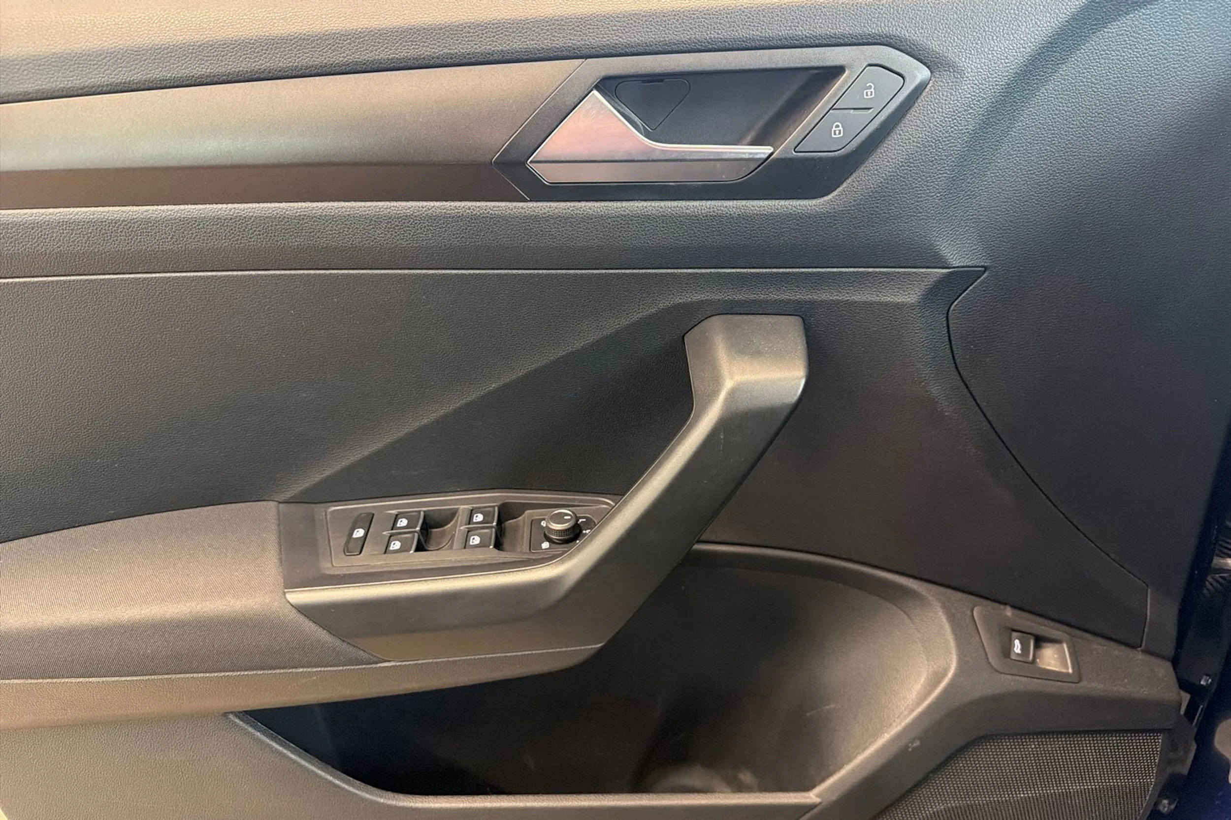 sininen Volkswagen T-Roc 2019 kuva 25.