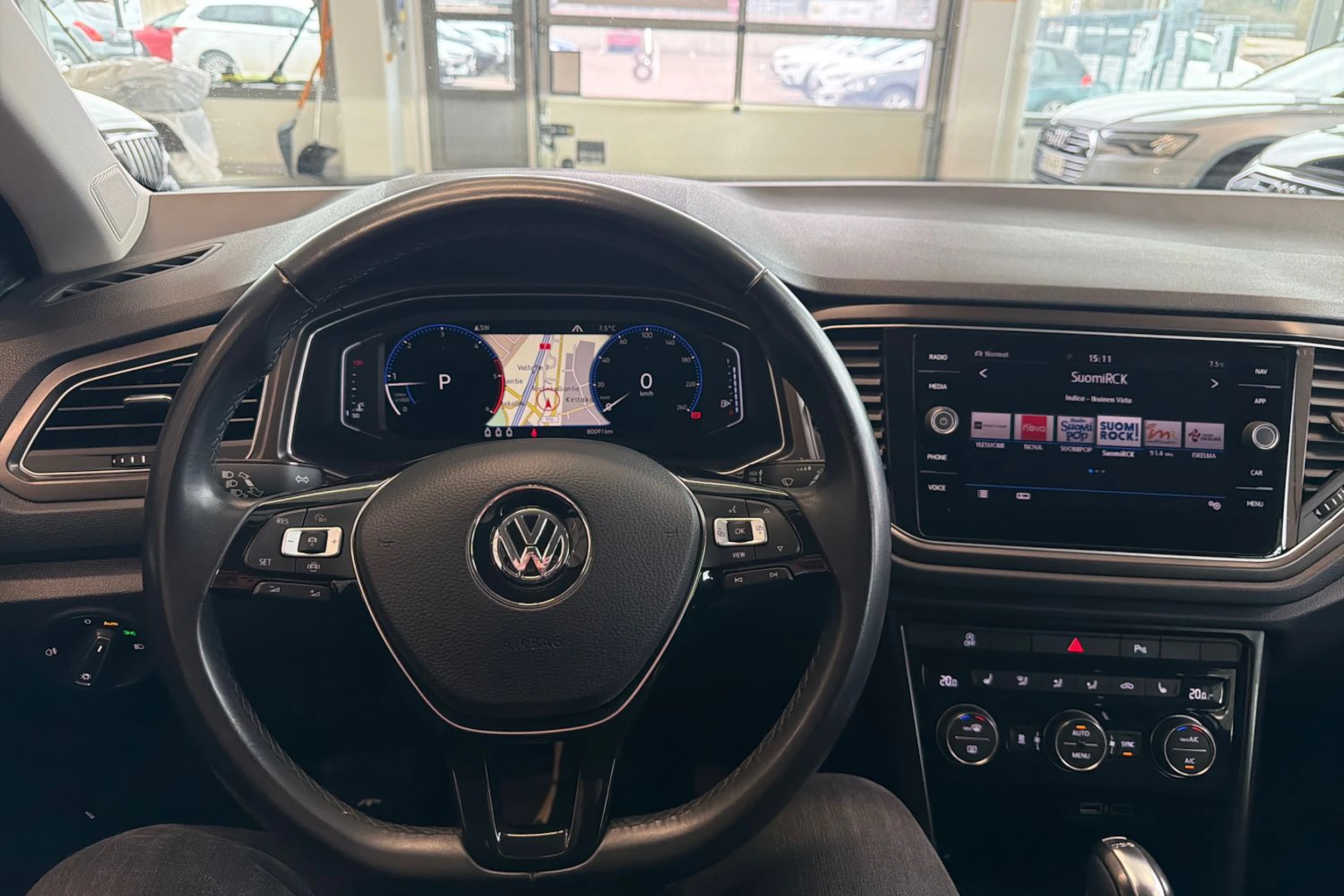 sininen Volkswagen T-Roc 2019 kuva 27.