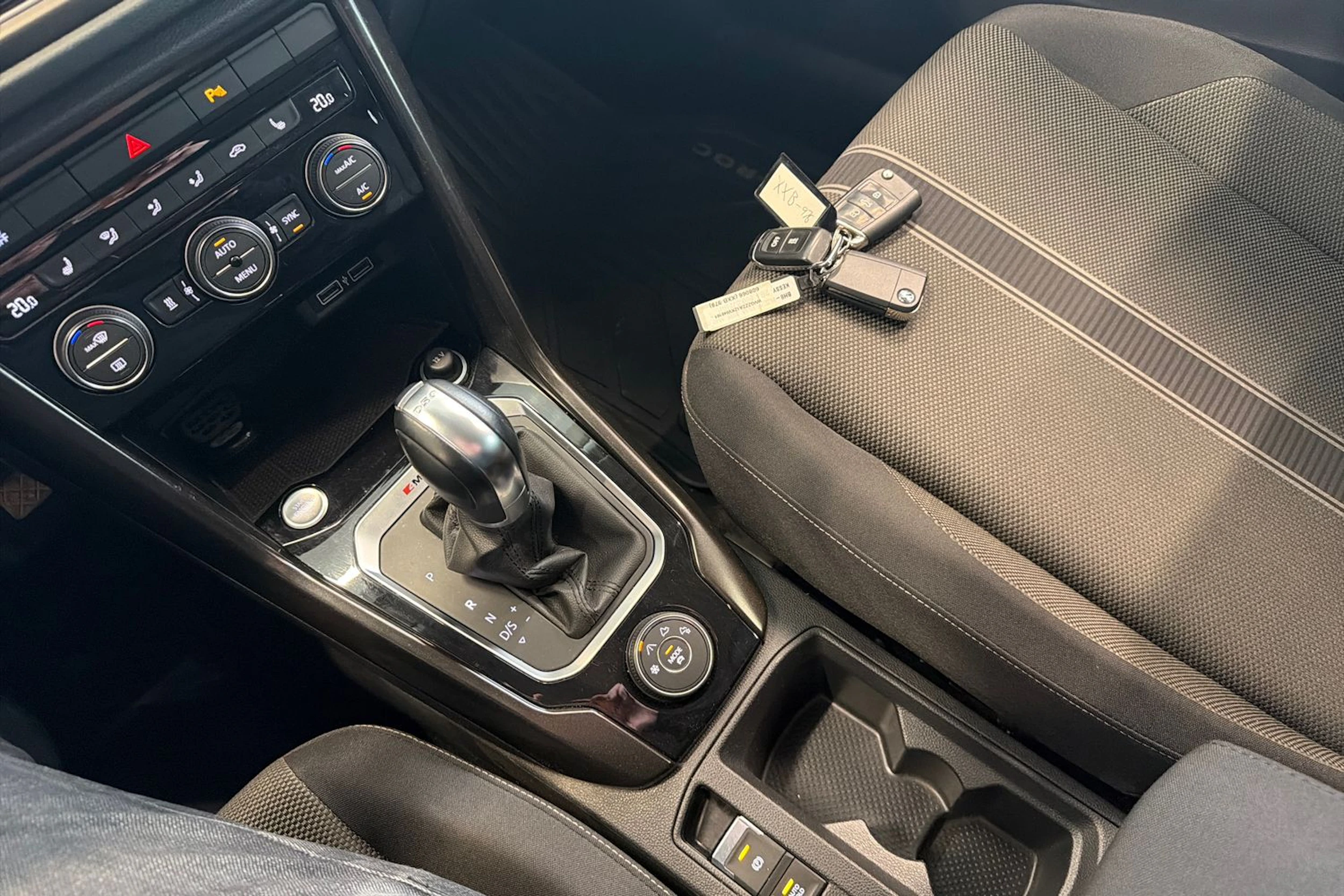 sininen Volkswagen T-Roc 2019 kuva 37.