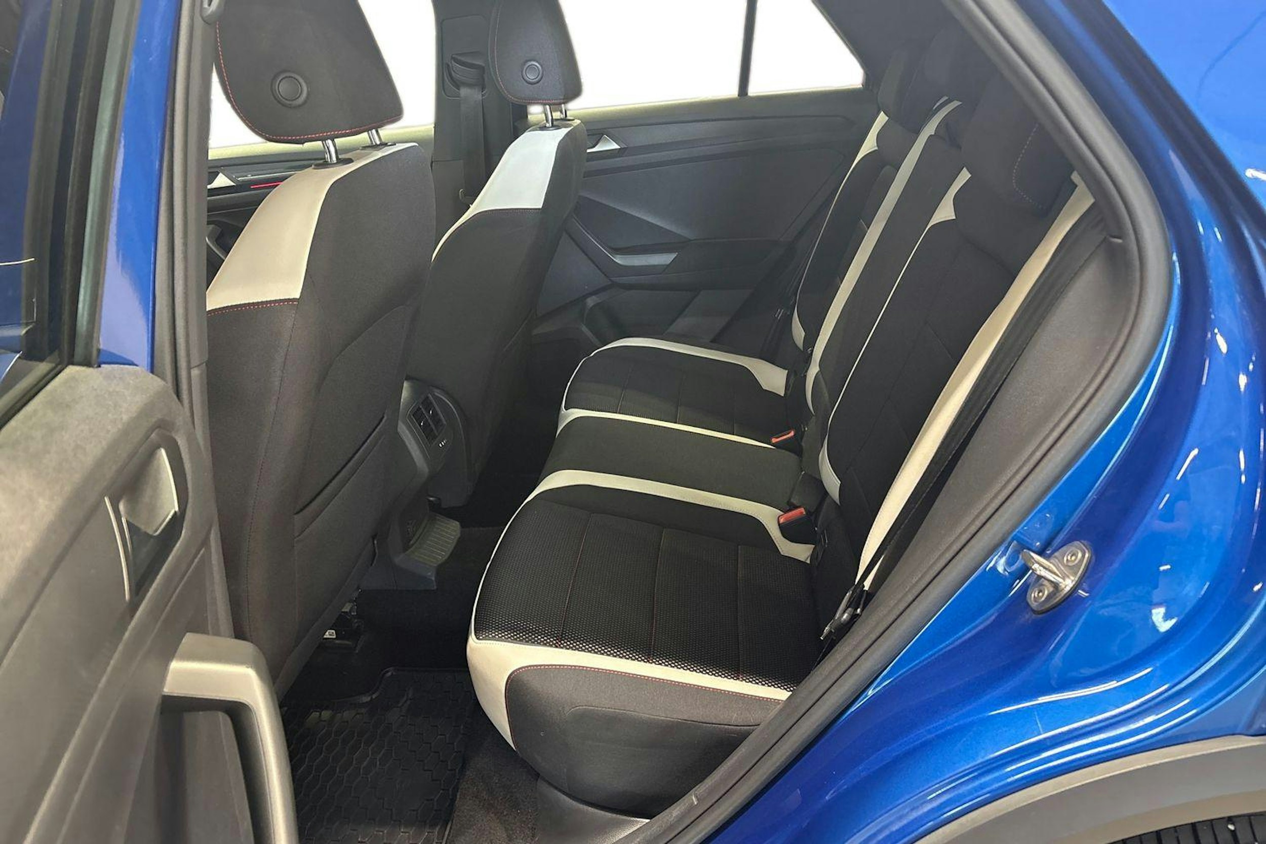 sininen Volkswagen T-Roc 2019 kuva 10.