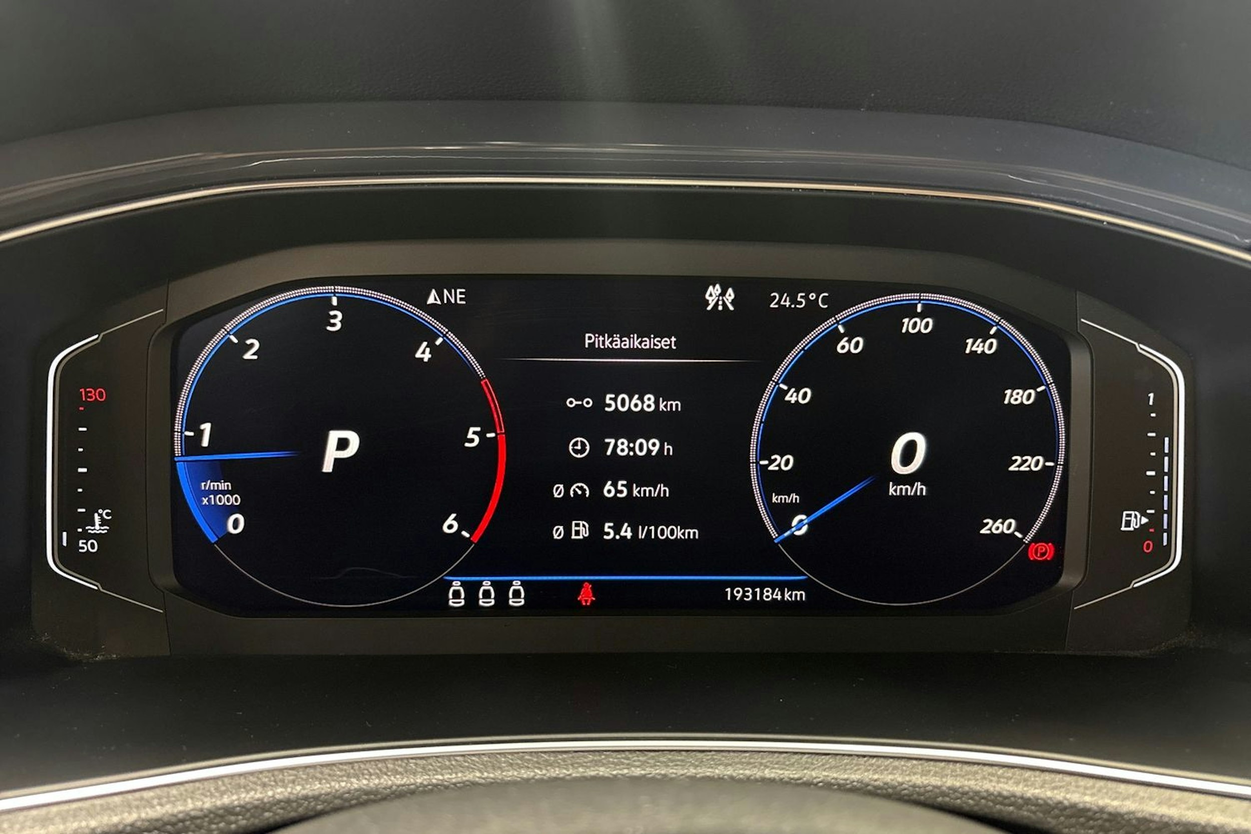 sininen Volkswagen T-Roc 2019 kuva 16.