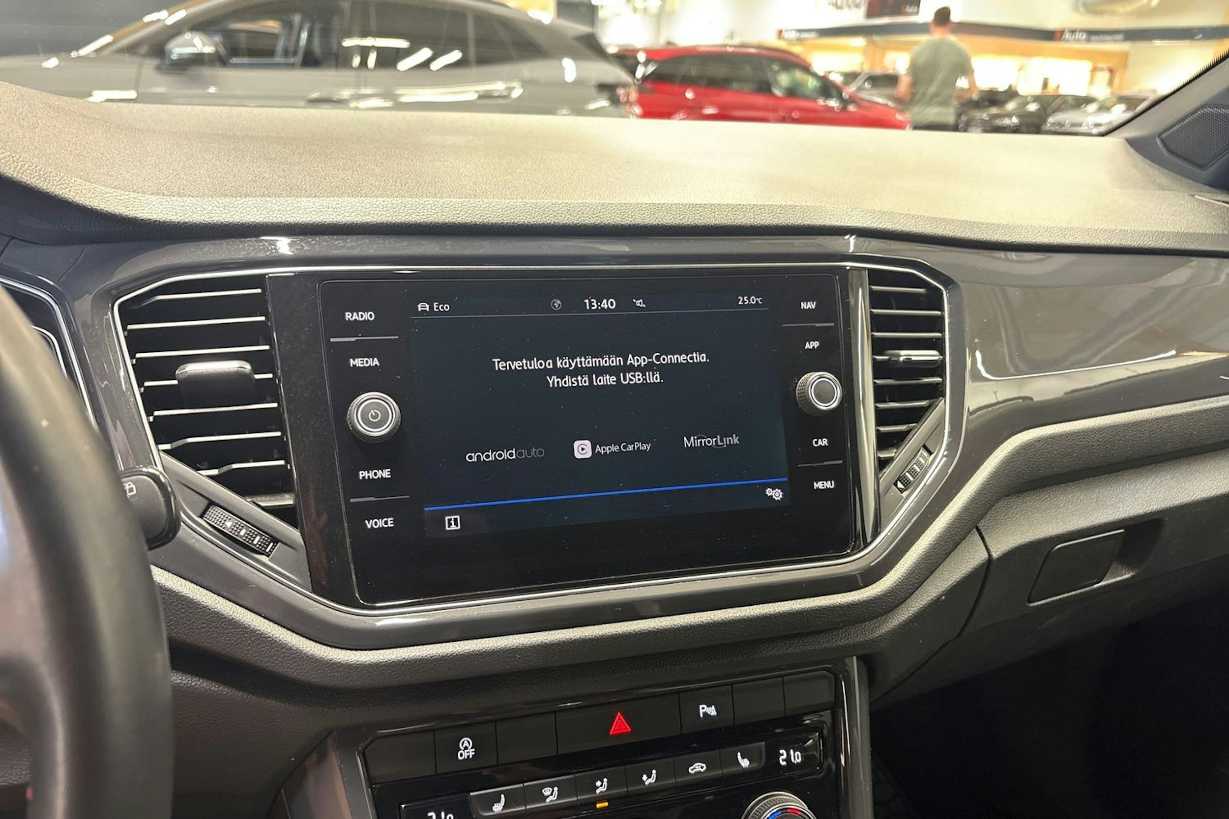 sininen Volkswagen T-Roc 2019 kuva 21.