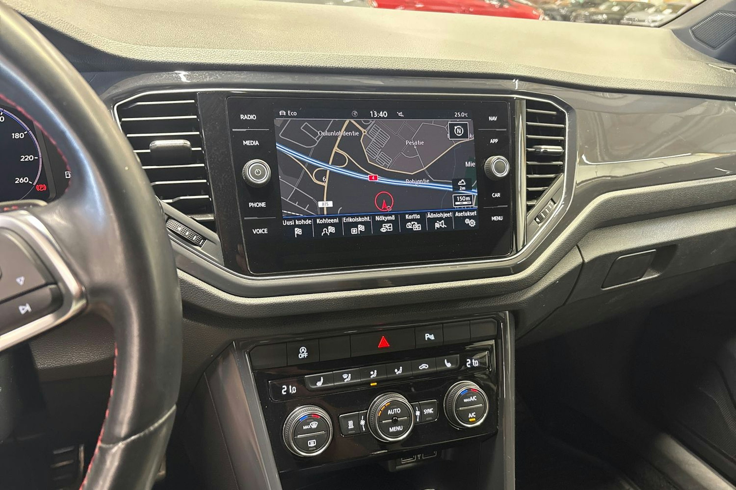 sininen Volkswagen T-Roc 2019 kuva 22.