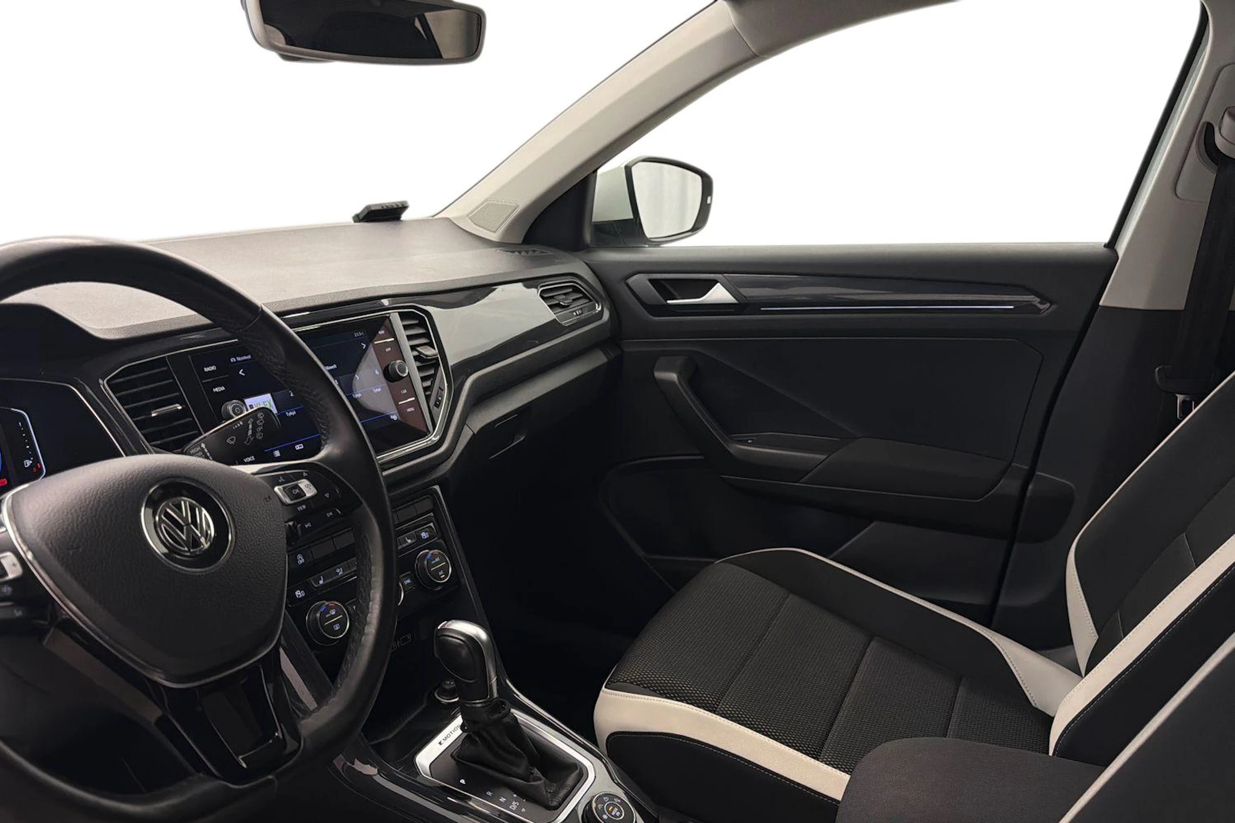 valkoinen Volkswagen T-Roc 2019 kuva 6.