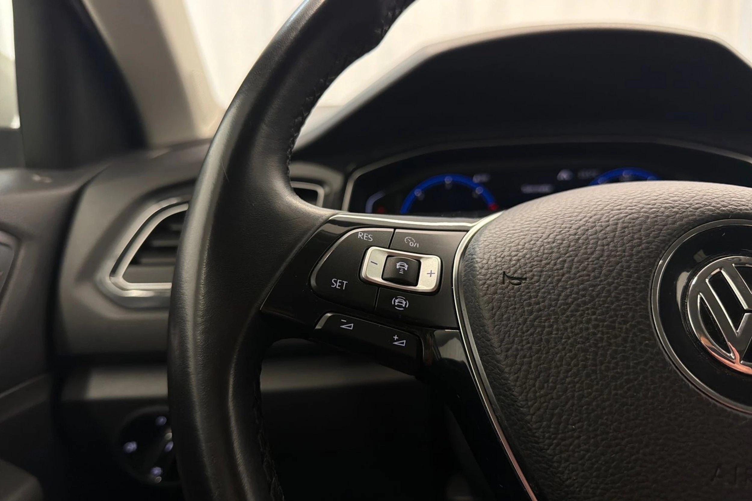 valkoinen Volkswagen T-Roc 2019 kuva 17.
