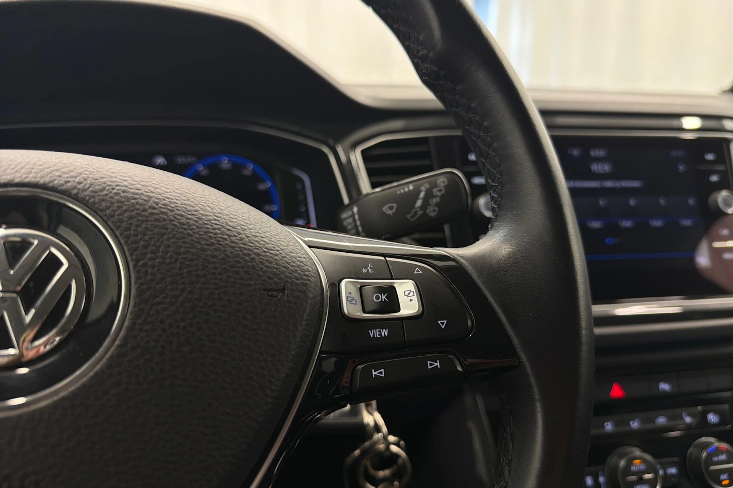 valkoinen Volkswagen T-Roc 2019 kuva 18.