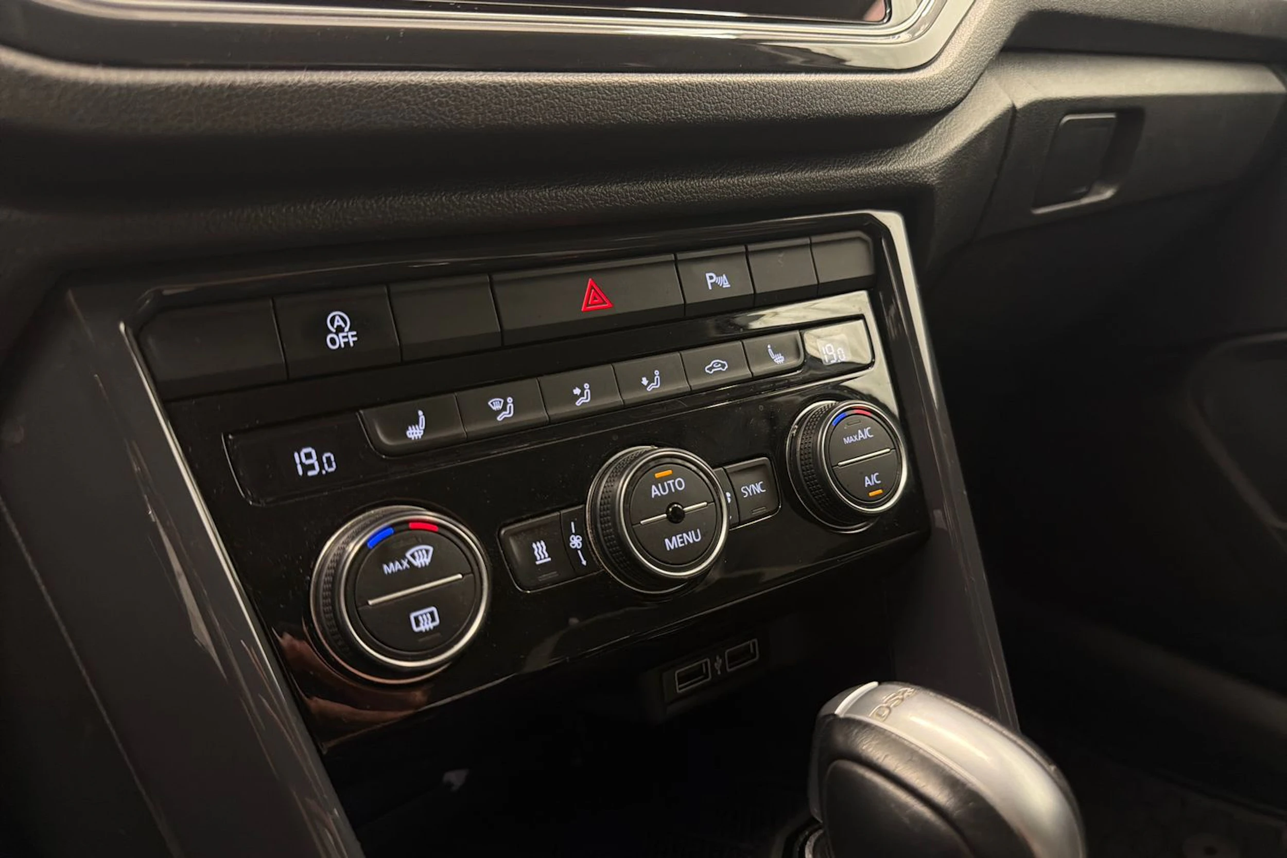 valkoinen Volkswagen T-Roc 2019 kuva 20.