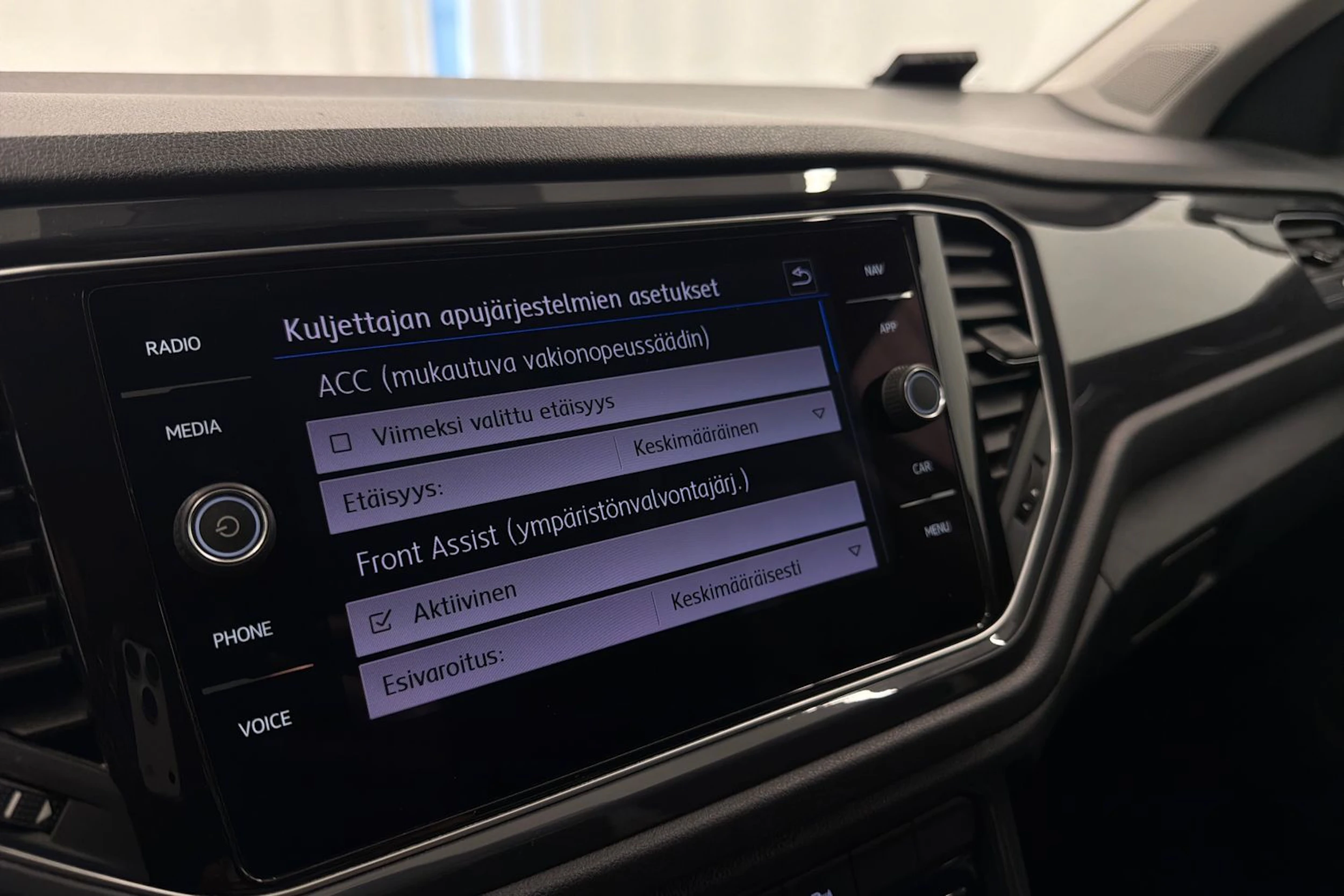 valkoinen Volkswagen T-Roc 2019 kuva 21.
