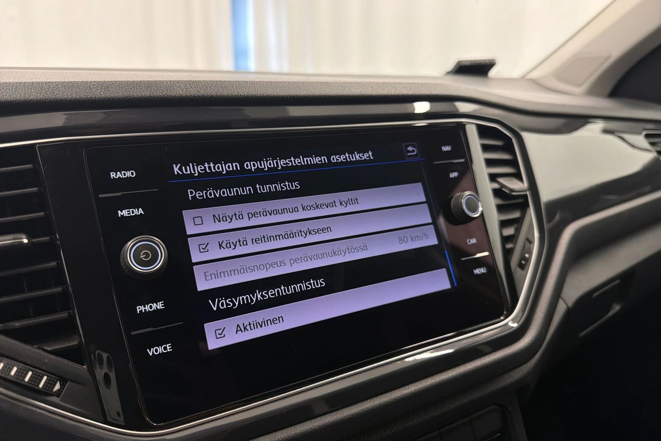 valkoinen Volkswagen T-Roc 2019 kuva 23.