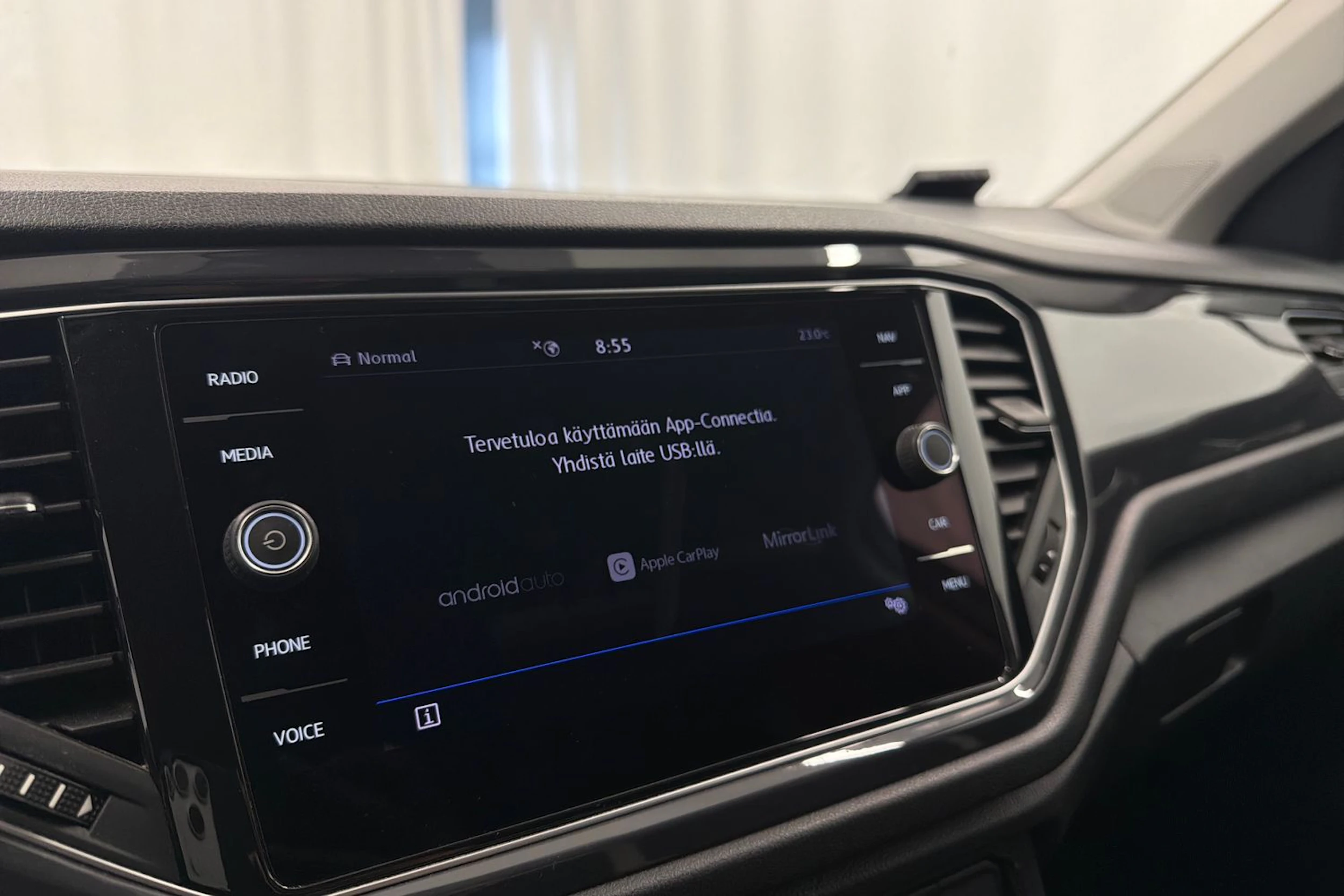 valkoinen Volkswagen T-Roc 2019 kuva 24.