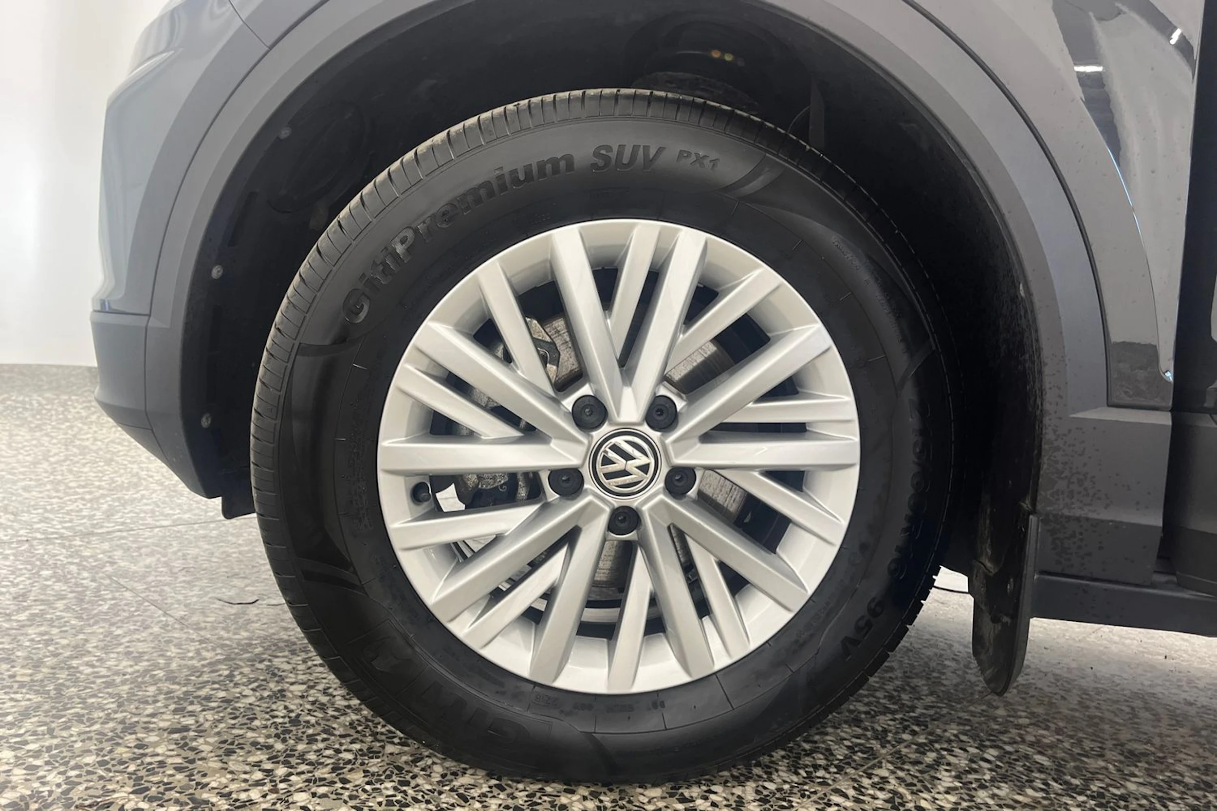 harmaa Volkswagen T-Roc 2019 kuva 10.