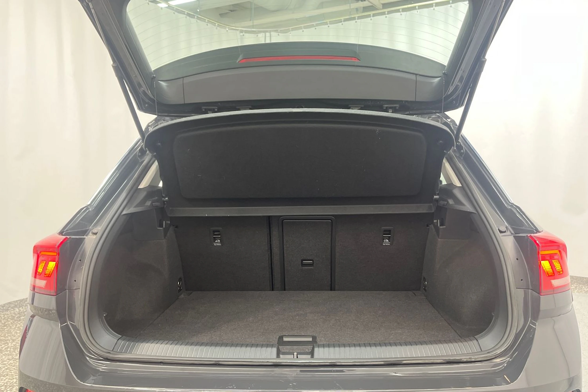 harmaa Volkswagen T-Roc 2019 kuva 11.