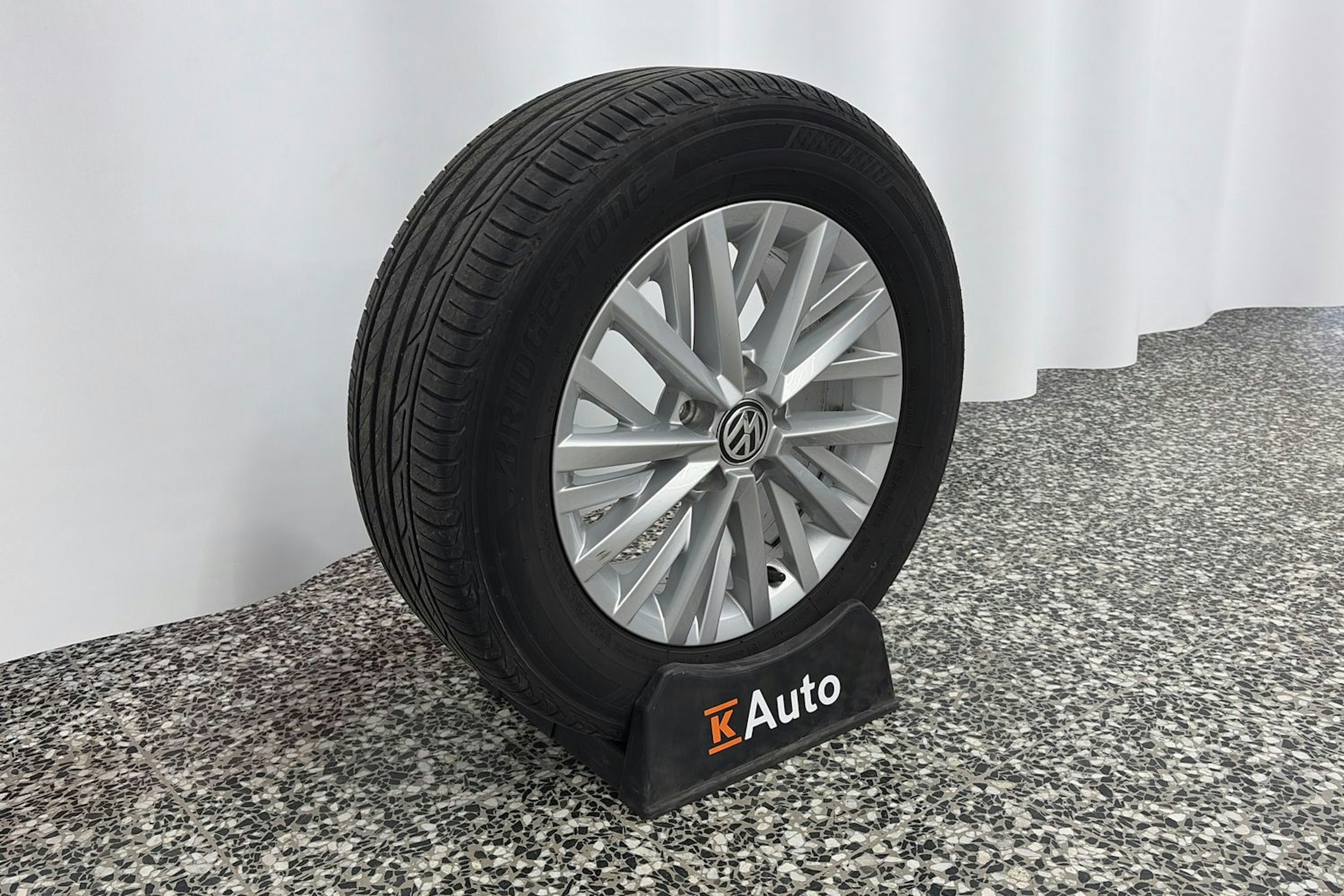 musta Volkswagen T-Roc 2019 kuva 13.