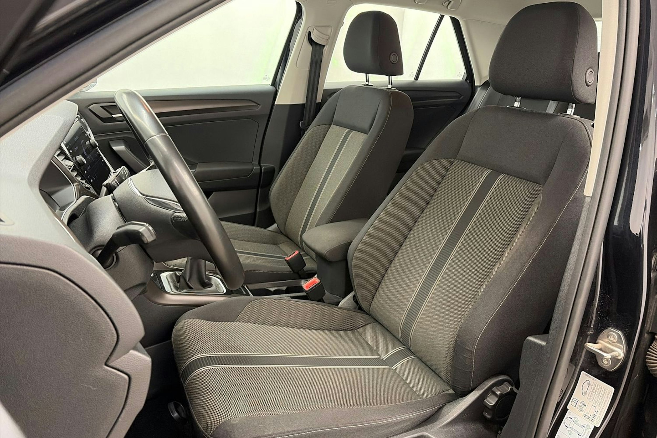 musta Volkswagen T-Roc 2019 kuva 15.