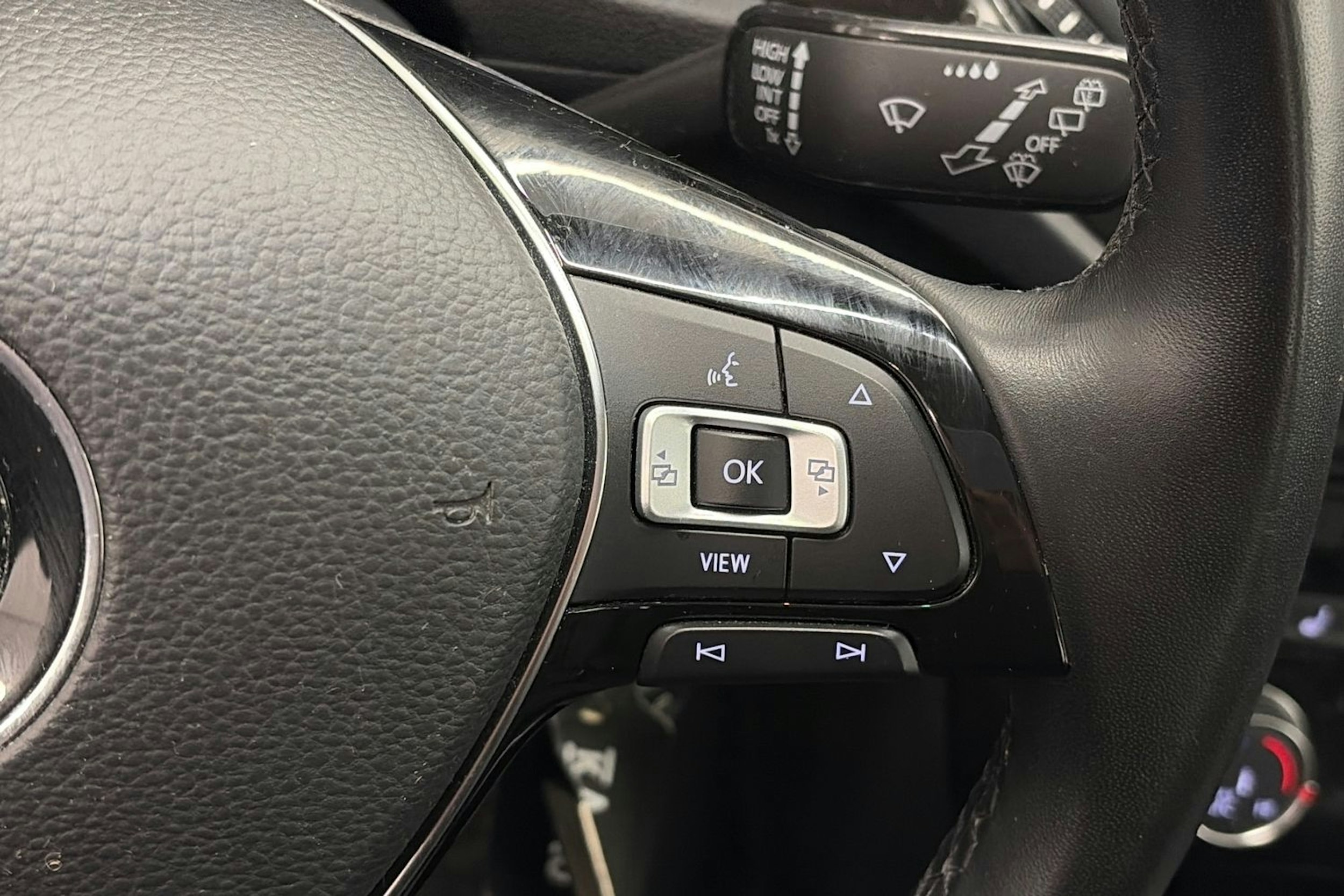 musta Volkswagen T-Roc 2019 kuva 18.