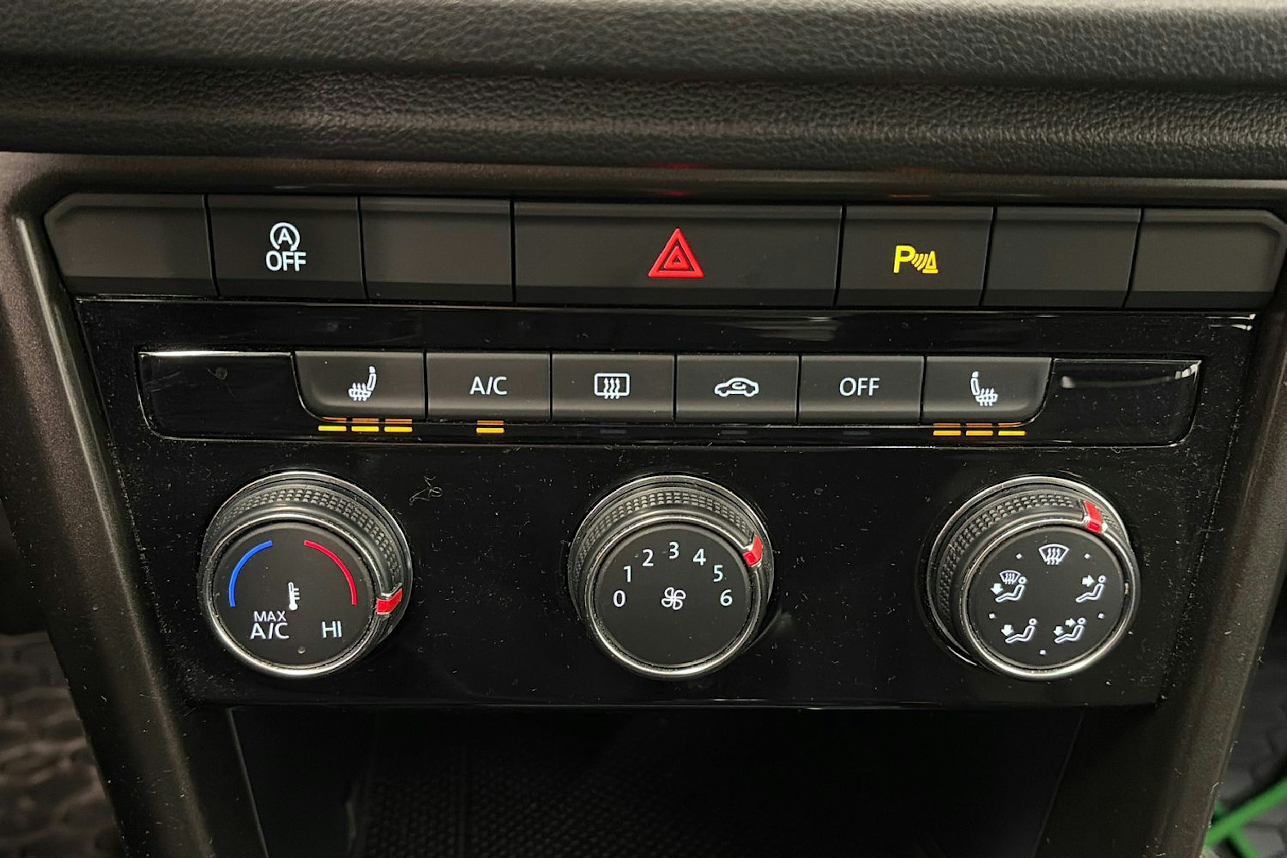 musta Volkswagen T-Roc 2019 kuva 22.