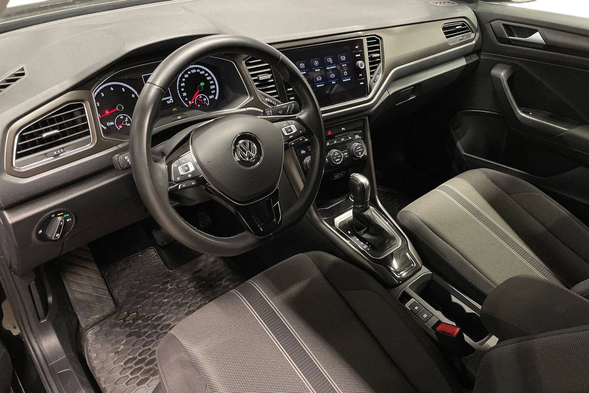 met. musta Volkswagen T-Roc 2019 kuva 6.