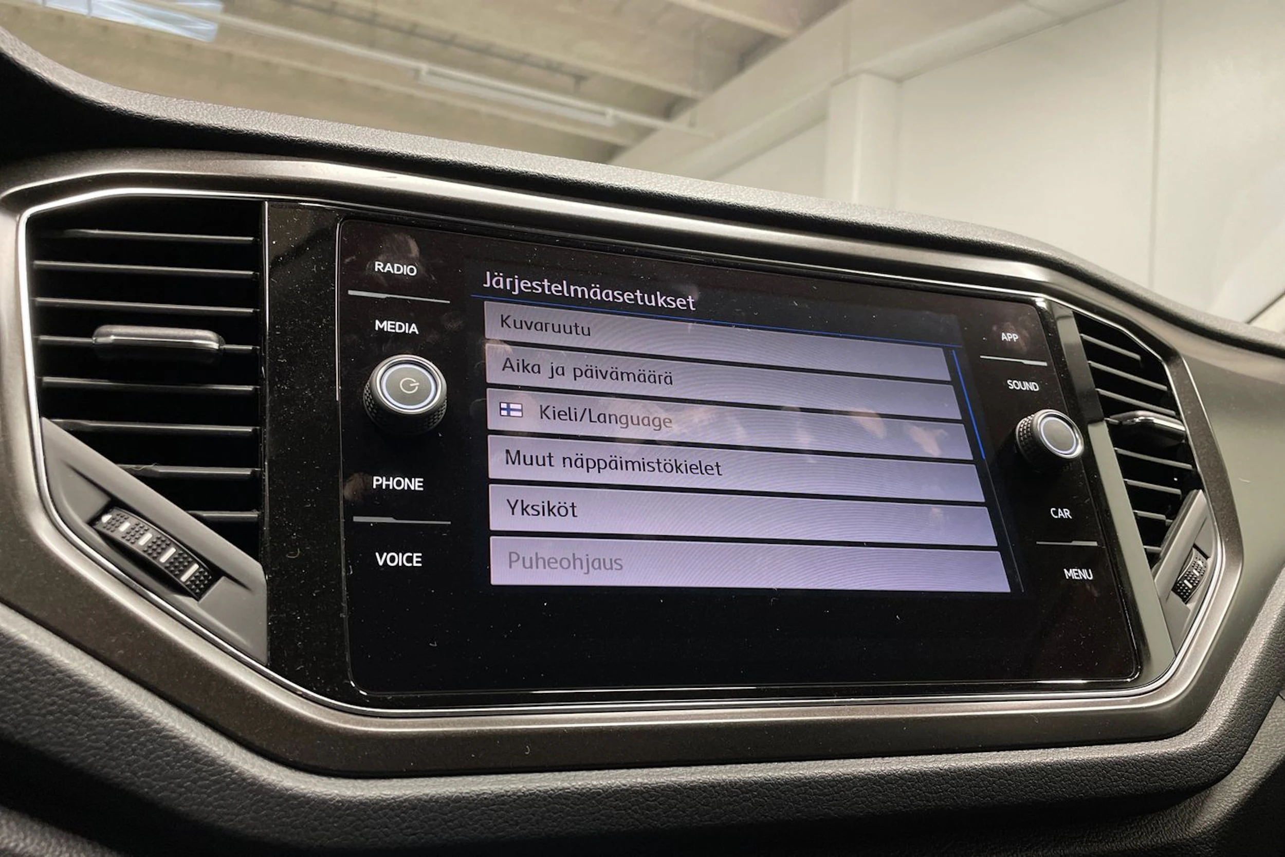 met. musta Volkswagen T-Roc 2019 kuva 16.