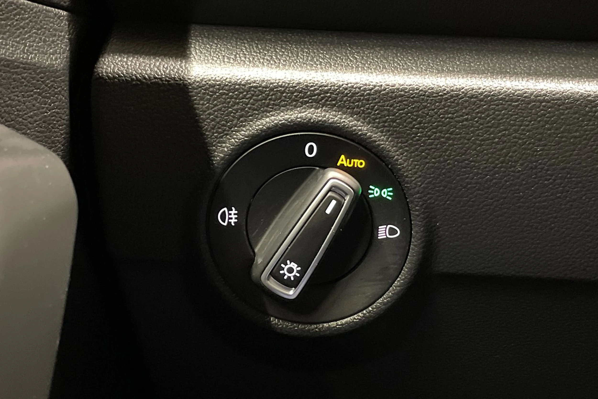 met. musta Volkswagen T-Roc 2019 kuva 18.