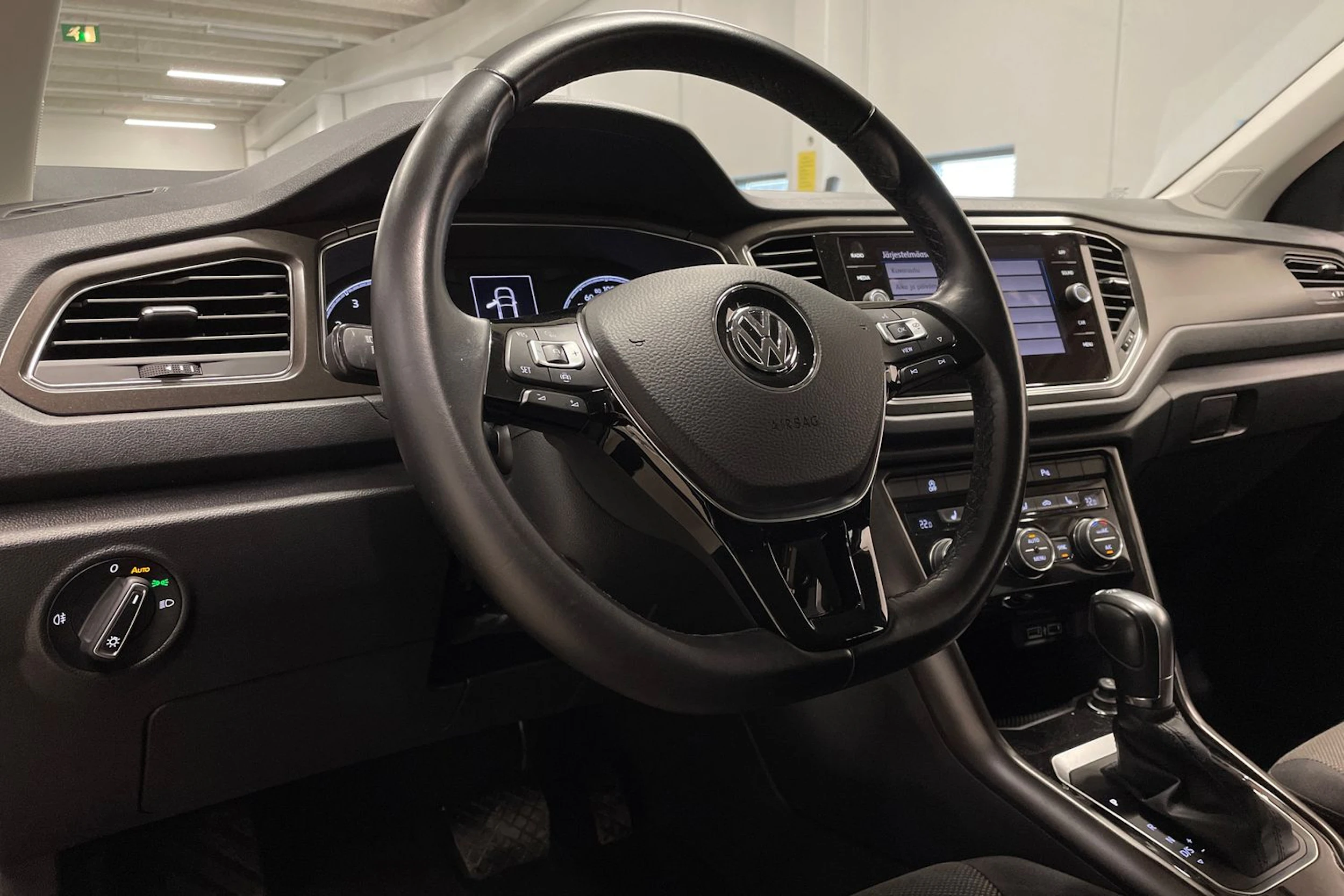 met. musta Volkswagen T-Roc 2019 kuva 21.