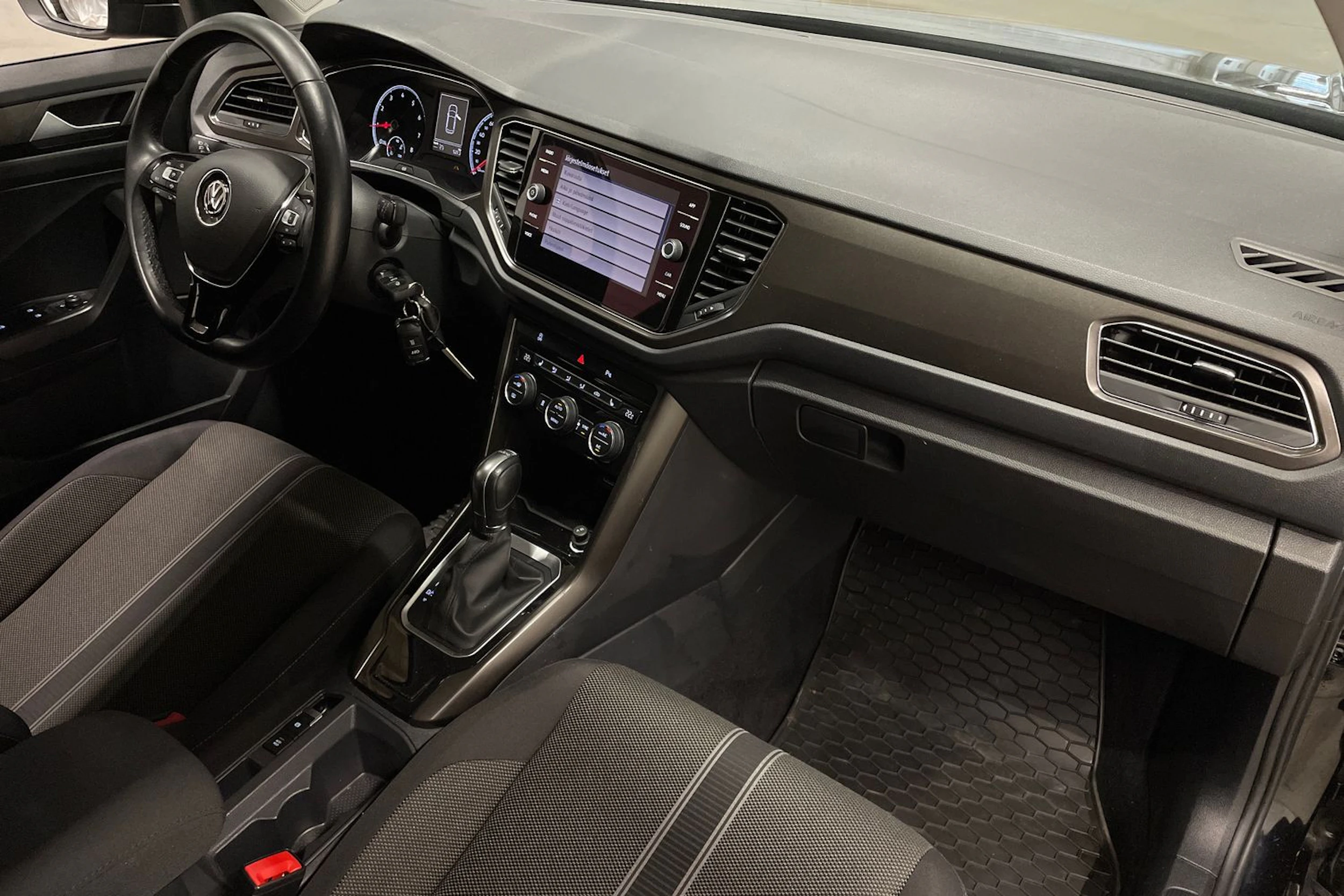 met. musta Volkswagen T-Roc 2019 kuva 23.