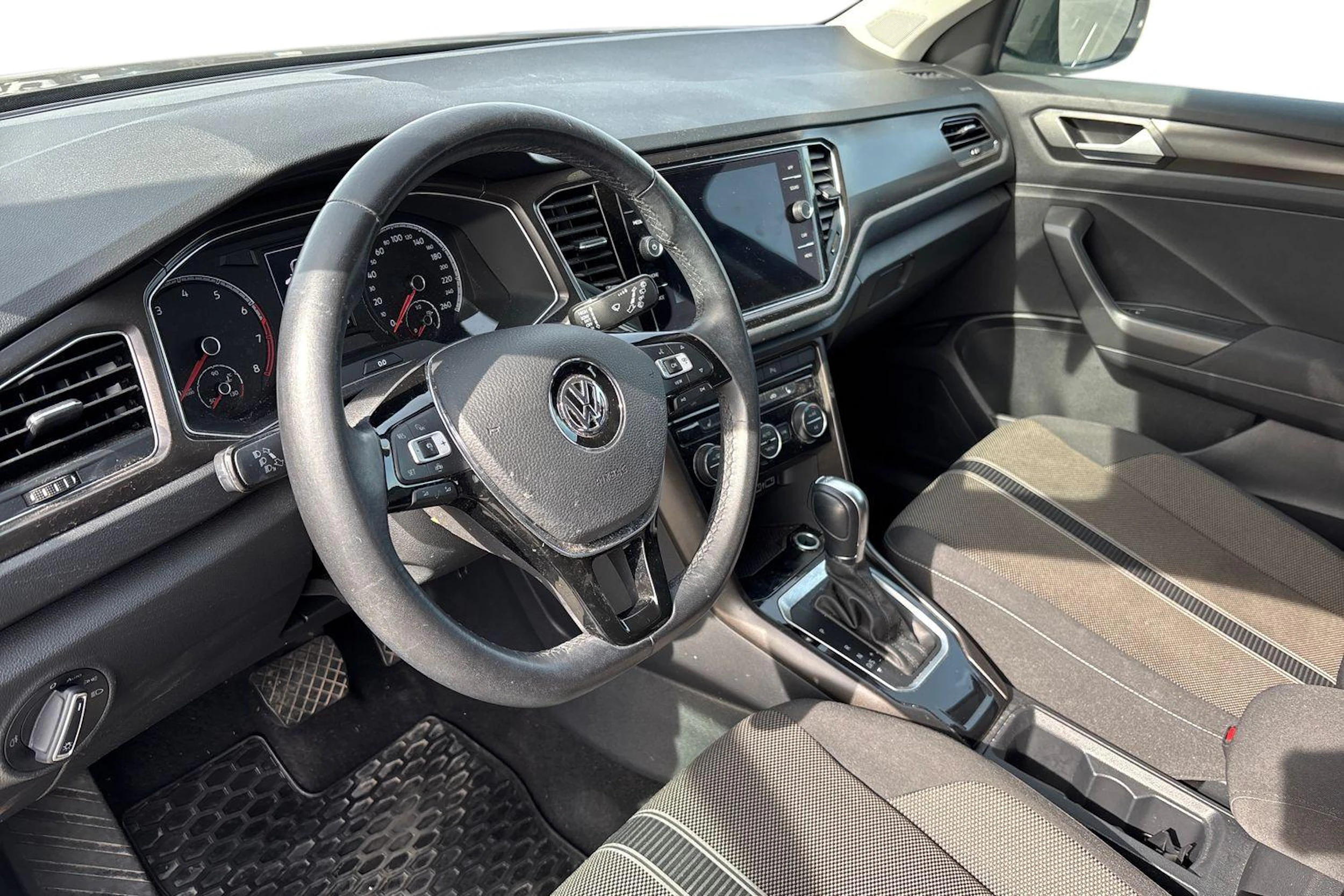 Ruskea (beige) Volkswagen T-Roc 2019 kuva 3.