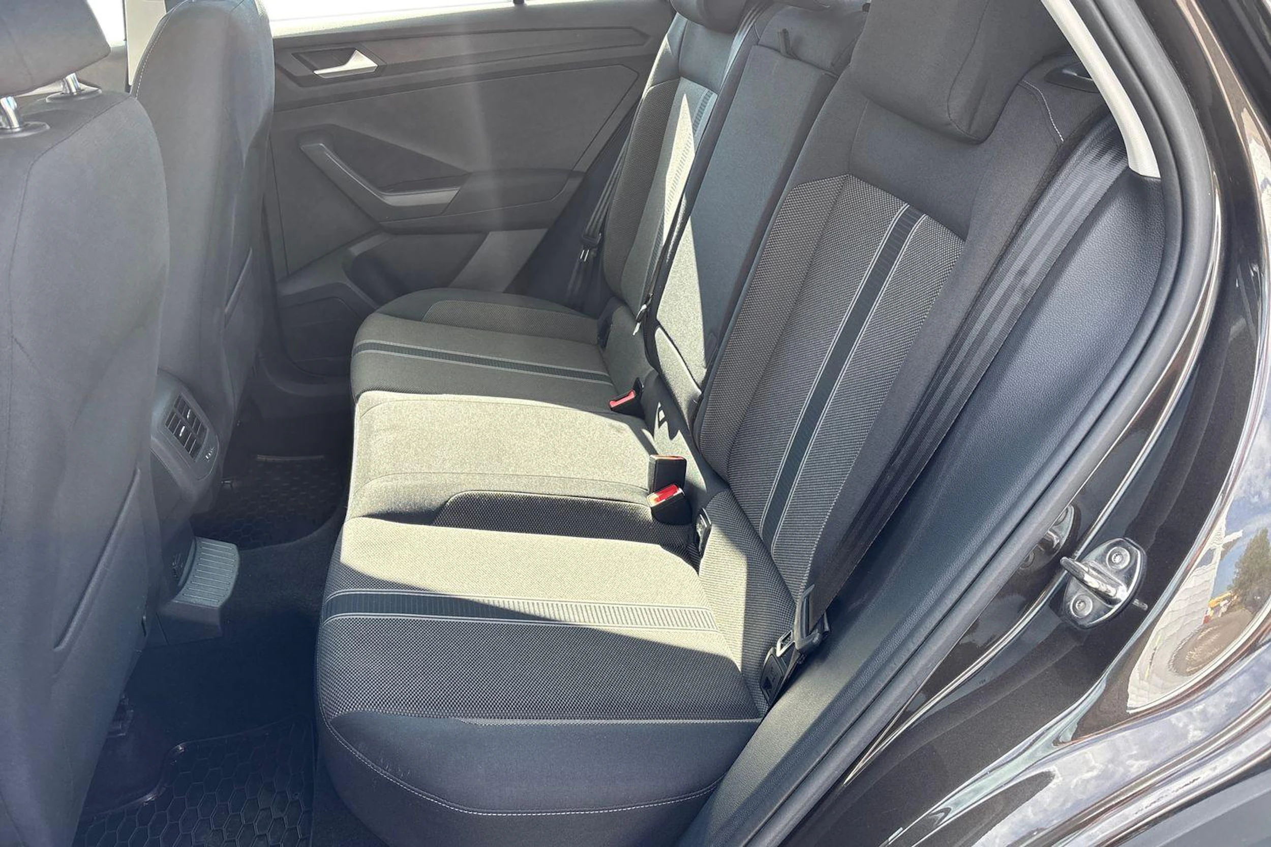 Ruskea (beige) Volkswagen T-Roc 2019 kuva 8.