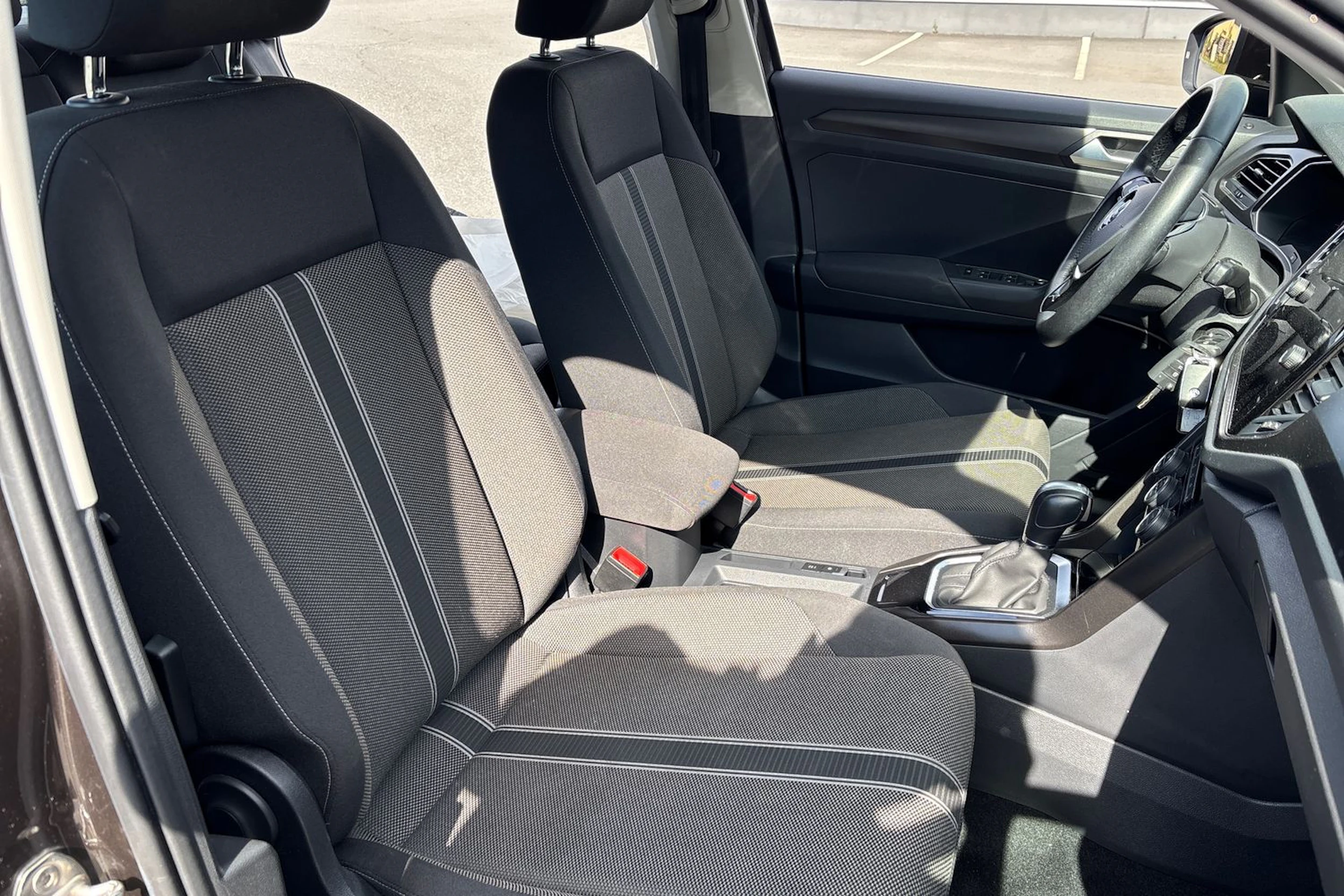 Ruskea (beige) Volkswagen T-Roc 2019 kuva 11.