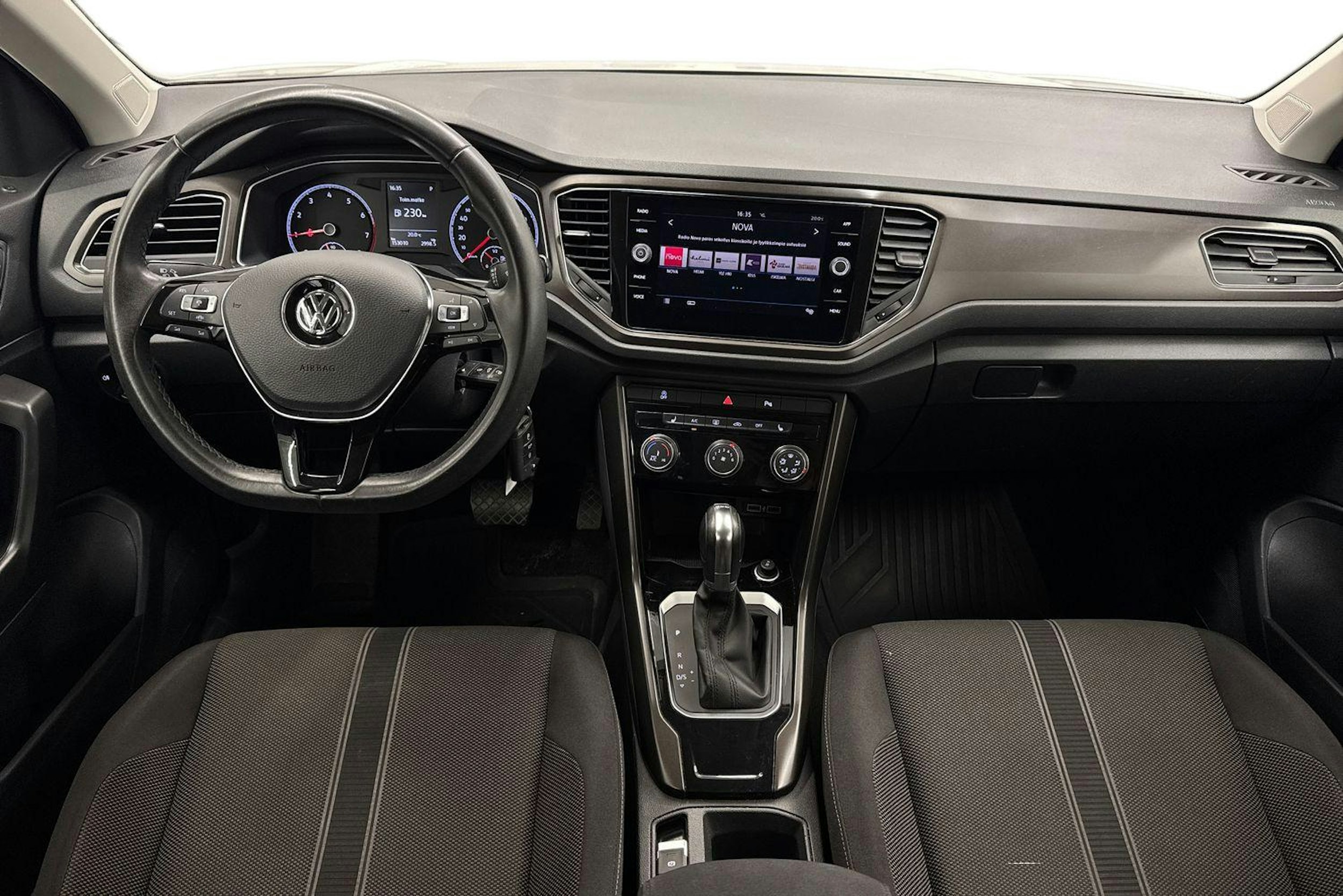 Valkoinen Volkswagen T-Roc 2019 kuva 9.