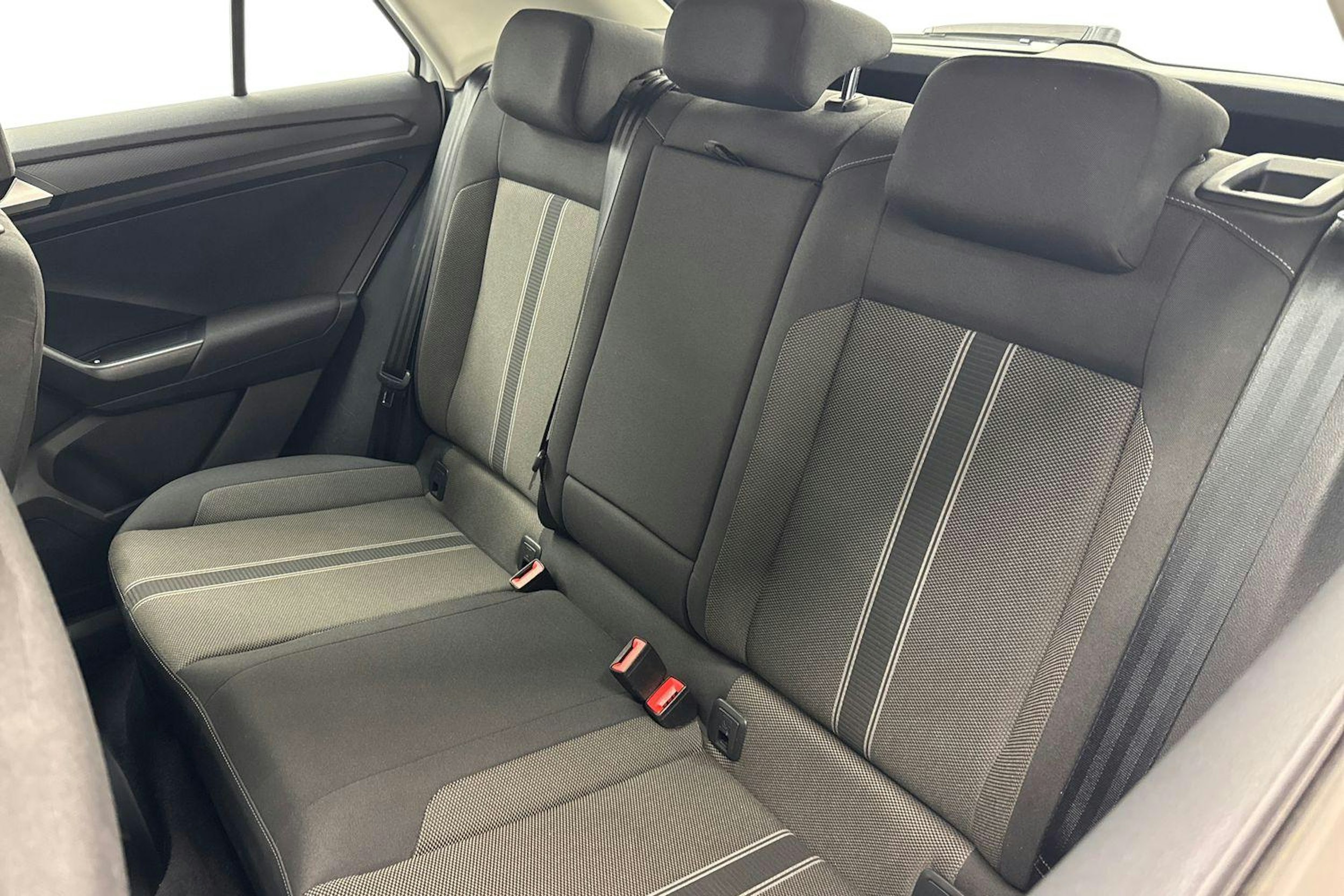 Valkoinen Volkswagen T-Roc 2019 kuva 10.