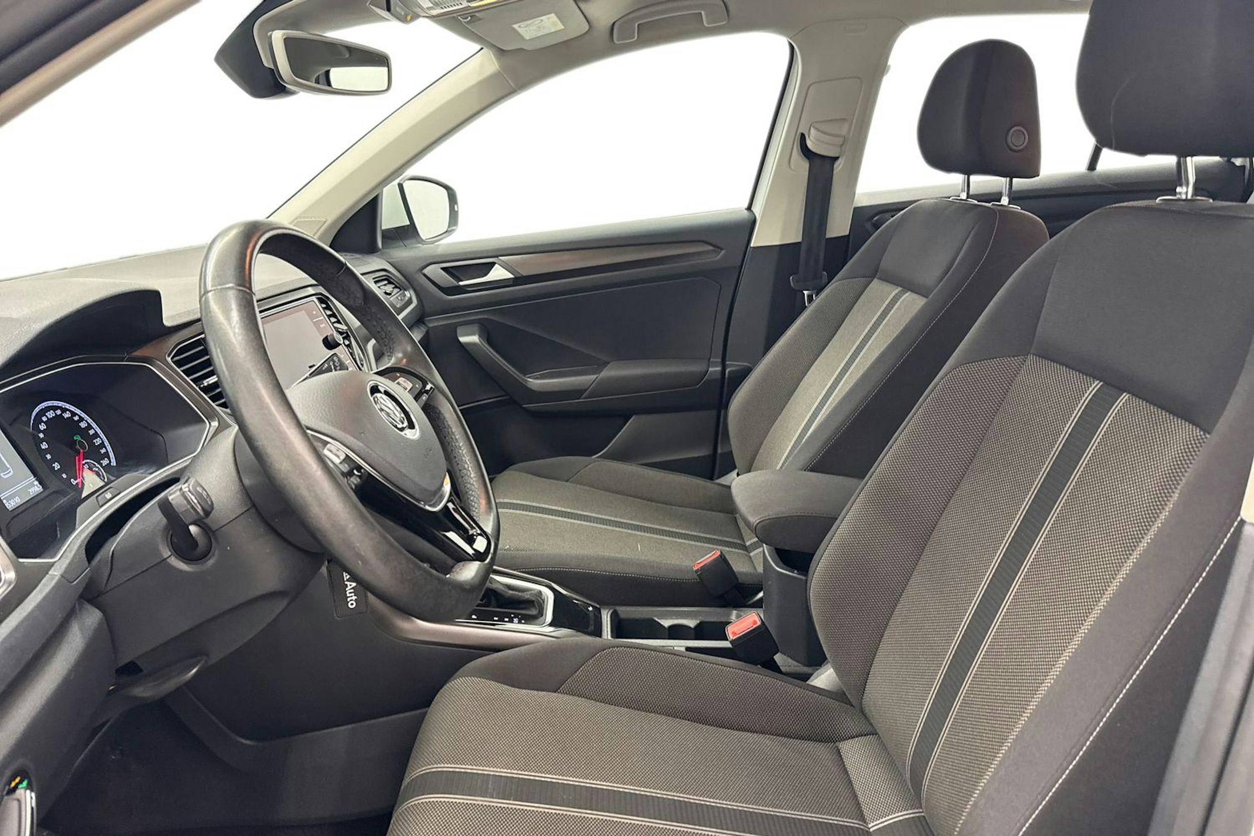 Valkoinen Volkswagen T-Roc 2019 kuva 11.