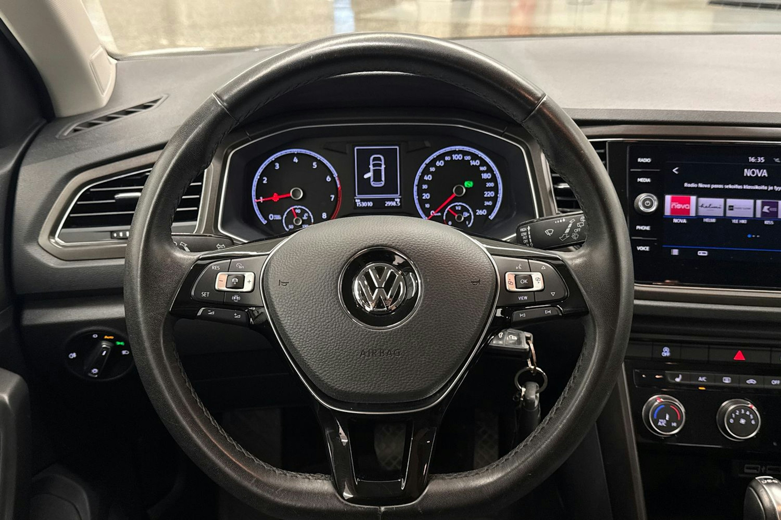 Valkoinen Volkswagen T-Roc 2019 kuva 14.