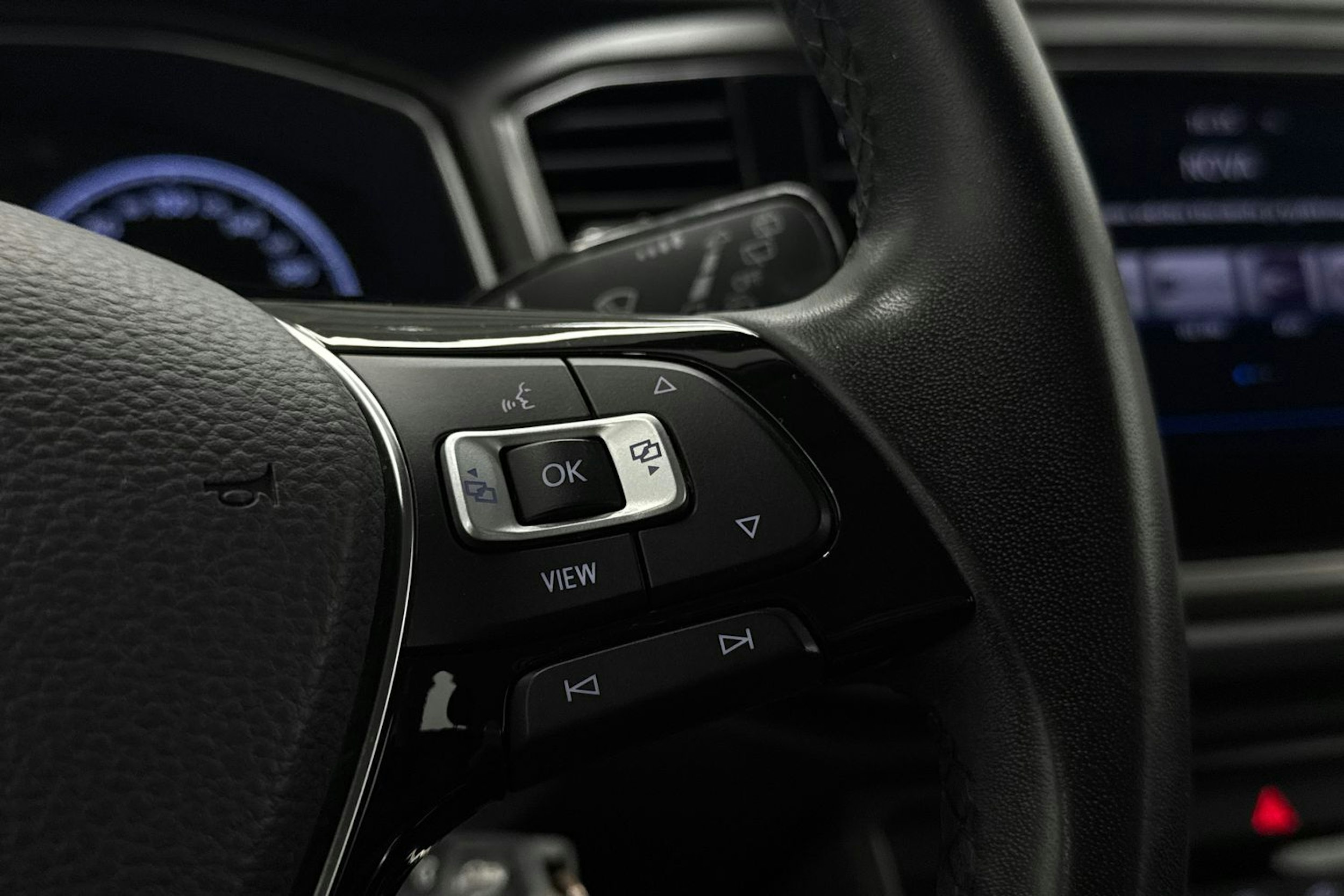 Valkoinen Volkswagen T-Roc 2019 kuva 15.