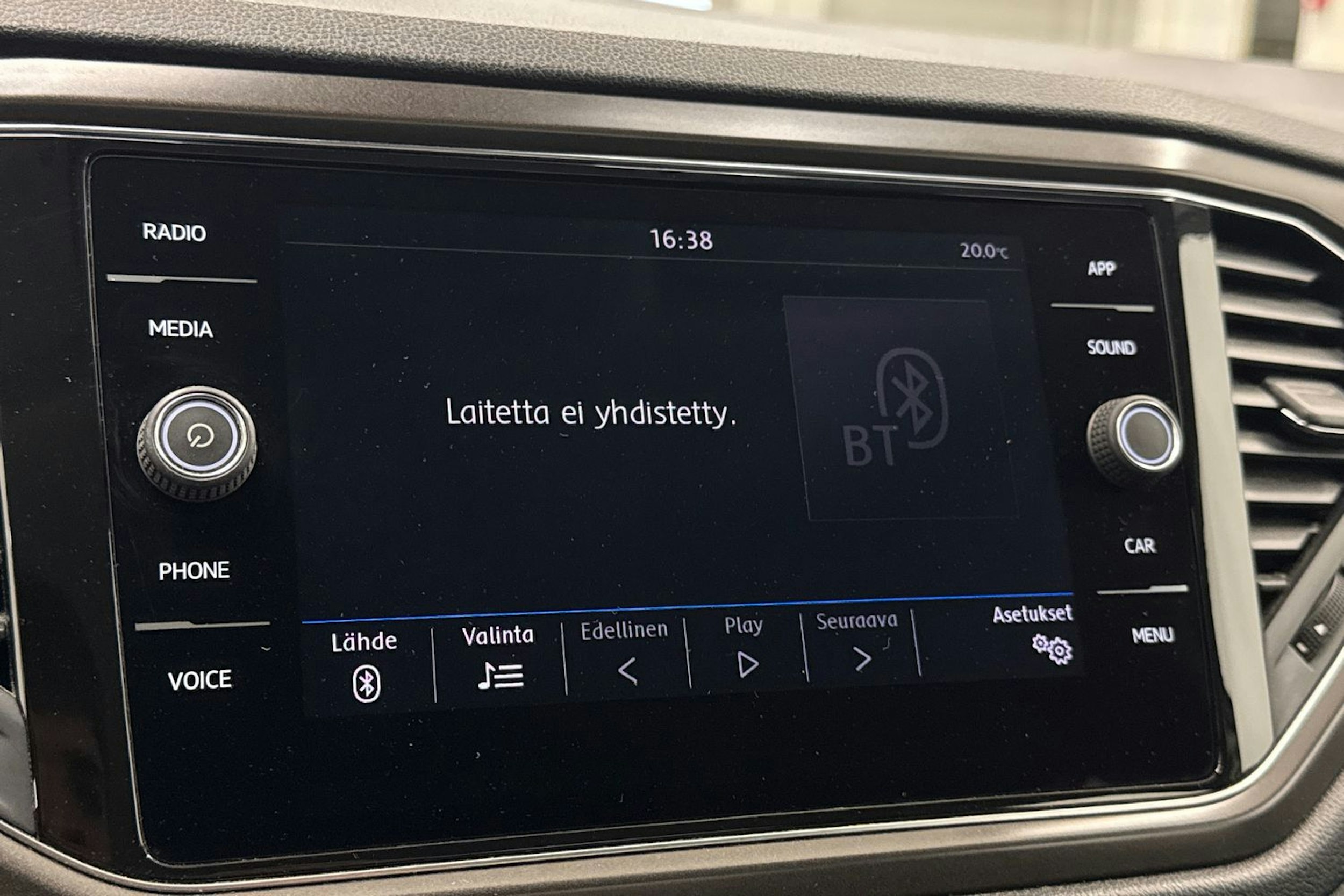 Valkoinen Volkswagen T-Roc 2019 kuva 22.