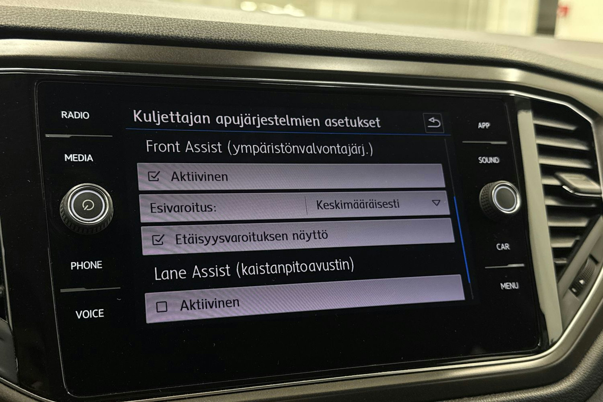 Valkoinen Volkswagen T-Roc 2019 kuva 26.