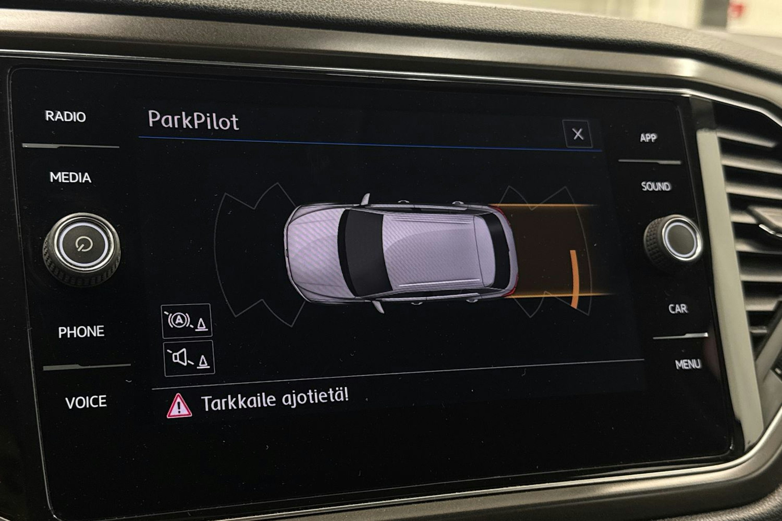 Valkoinen Volkswagen T-Roc 2019 kuva 28.