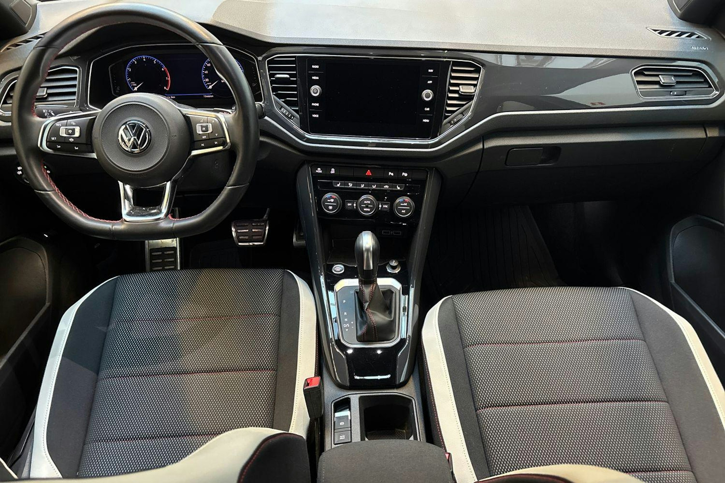 harmaa Volkswagen T-Roc 2020 kuva 9.
