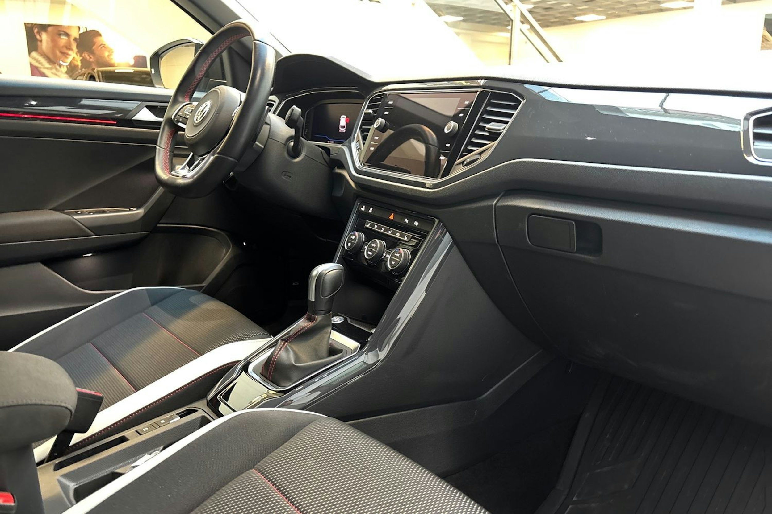 harmaa Volkswagen T-Roc 2020 kuva 16.