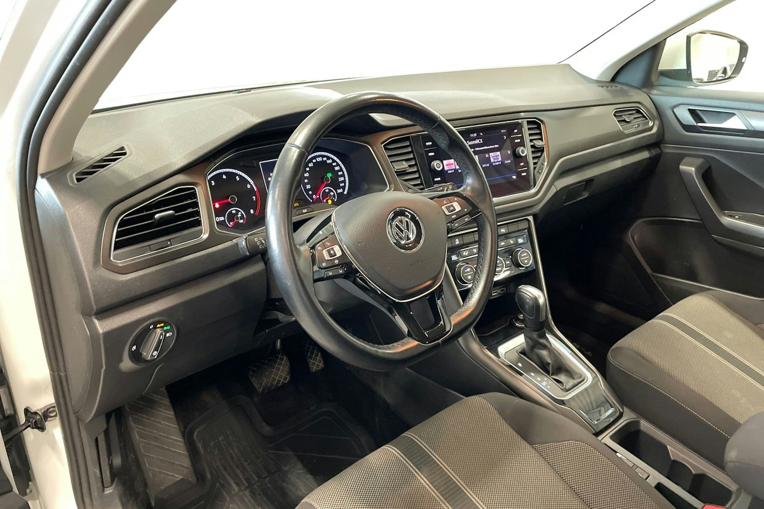 valkoinen Volkswagen T-Roc 2020 kuva 7.
