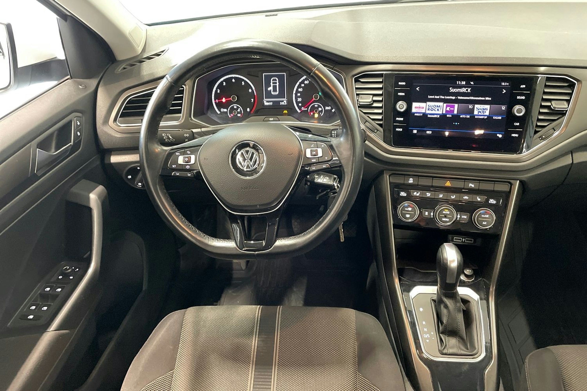 valkoinen Volkswagen T-Roc 2020 kuva 9.