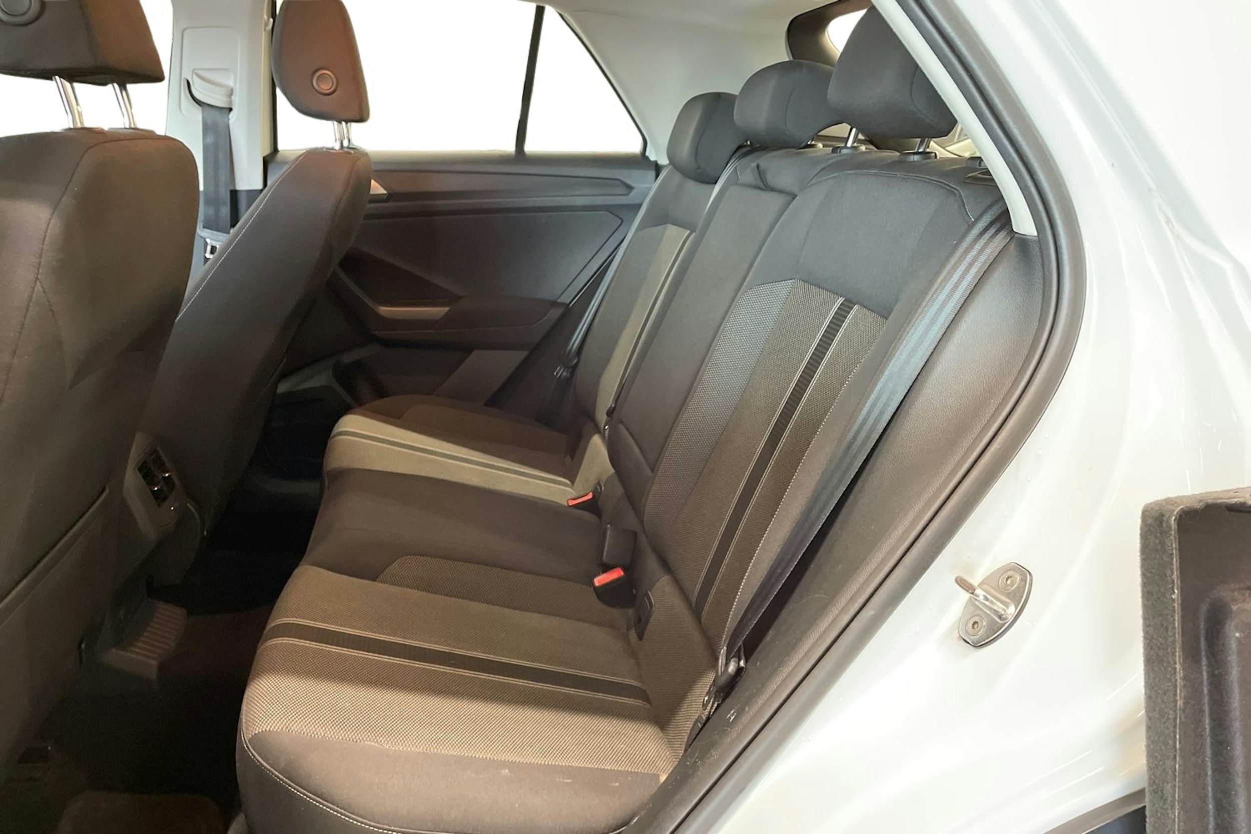 valkoinen Volkswagen T-Roc 2020 kuva 10.