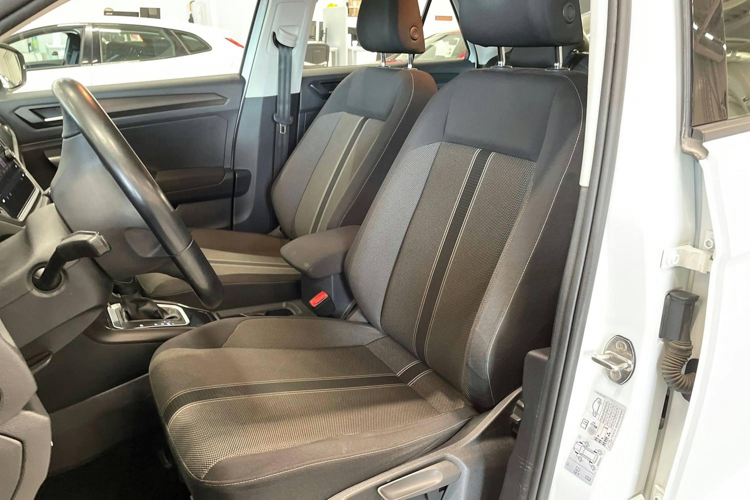 valkoinen Volkswagen T-Roc 2020 kuva 14.