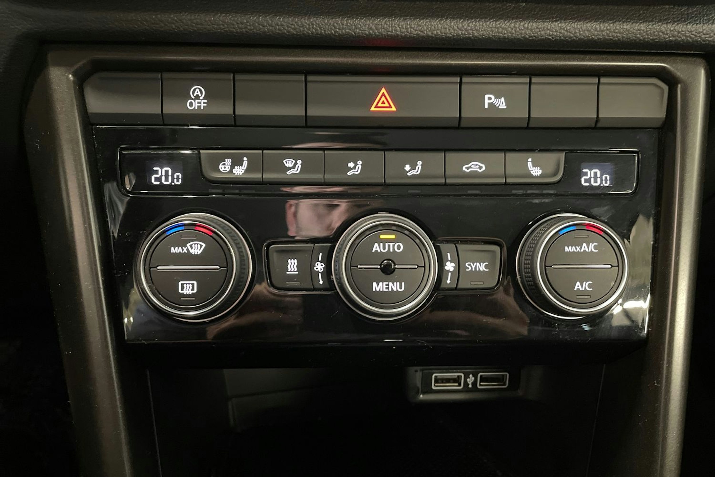 valkoinen Volkswagen T-Roc 2020 kuva 27.