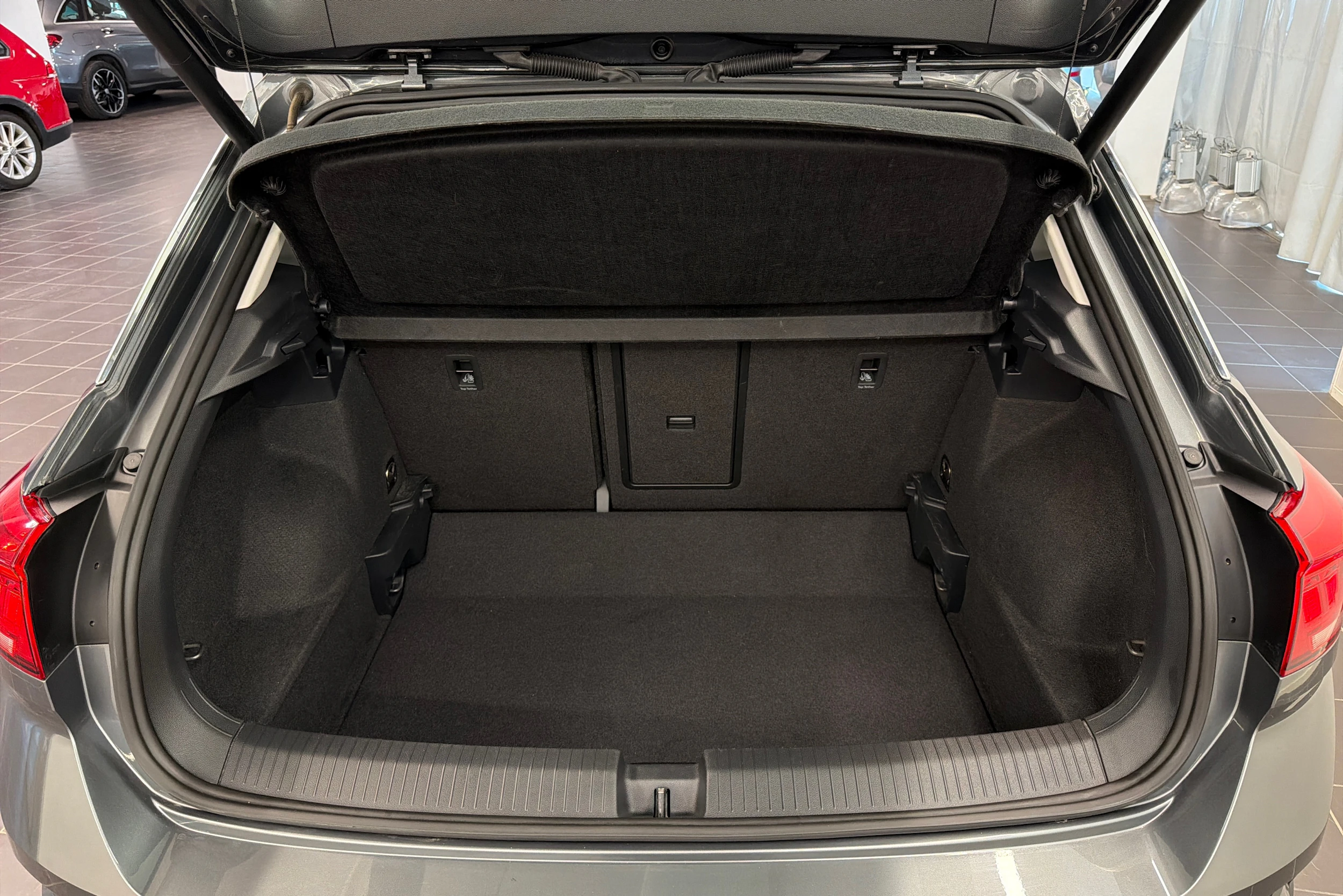 Harmaa Volkswagen T-Roc 2020 kuva 15.