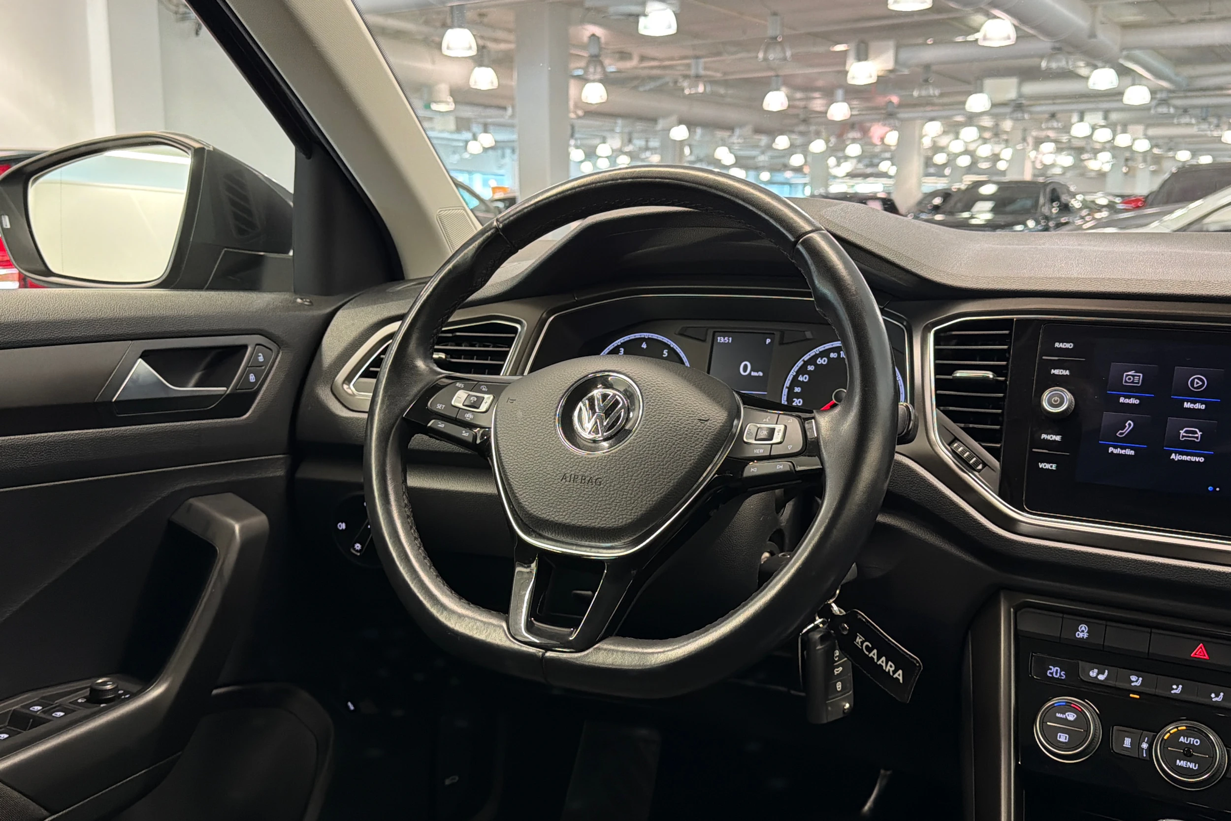 Harmaa Volkswagen T-Roc 2020 kuva 18.