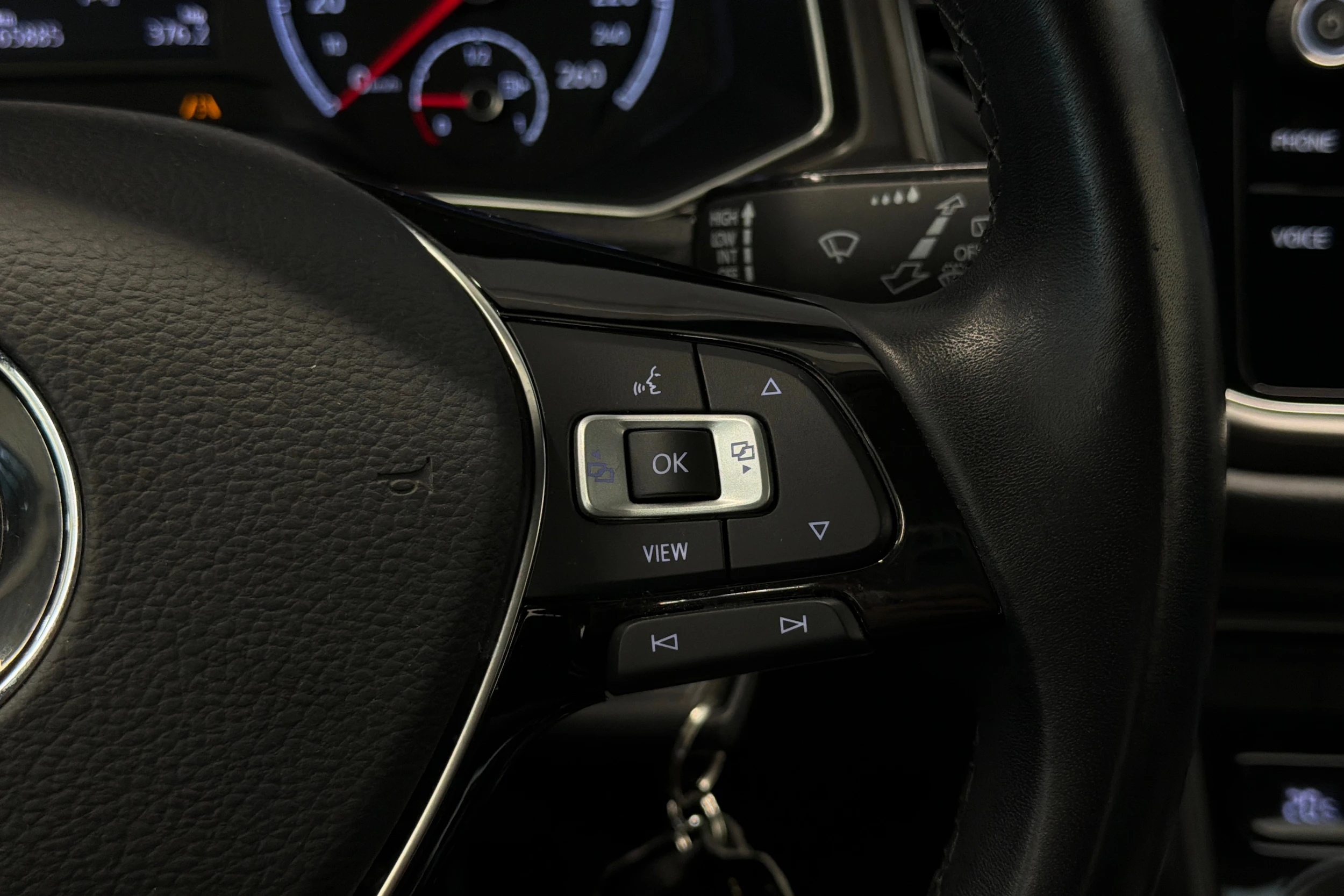 Harmaa Volkswagen T-Roc 2020 kuva 21.