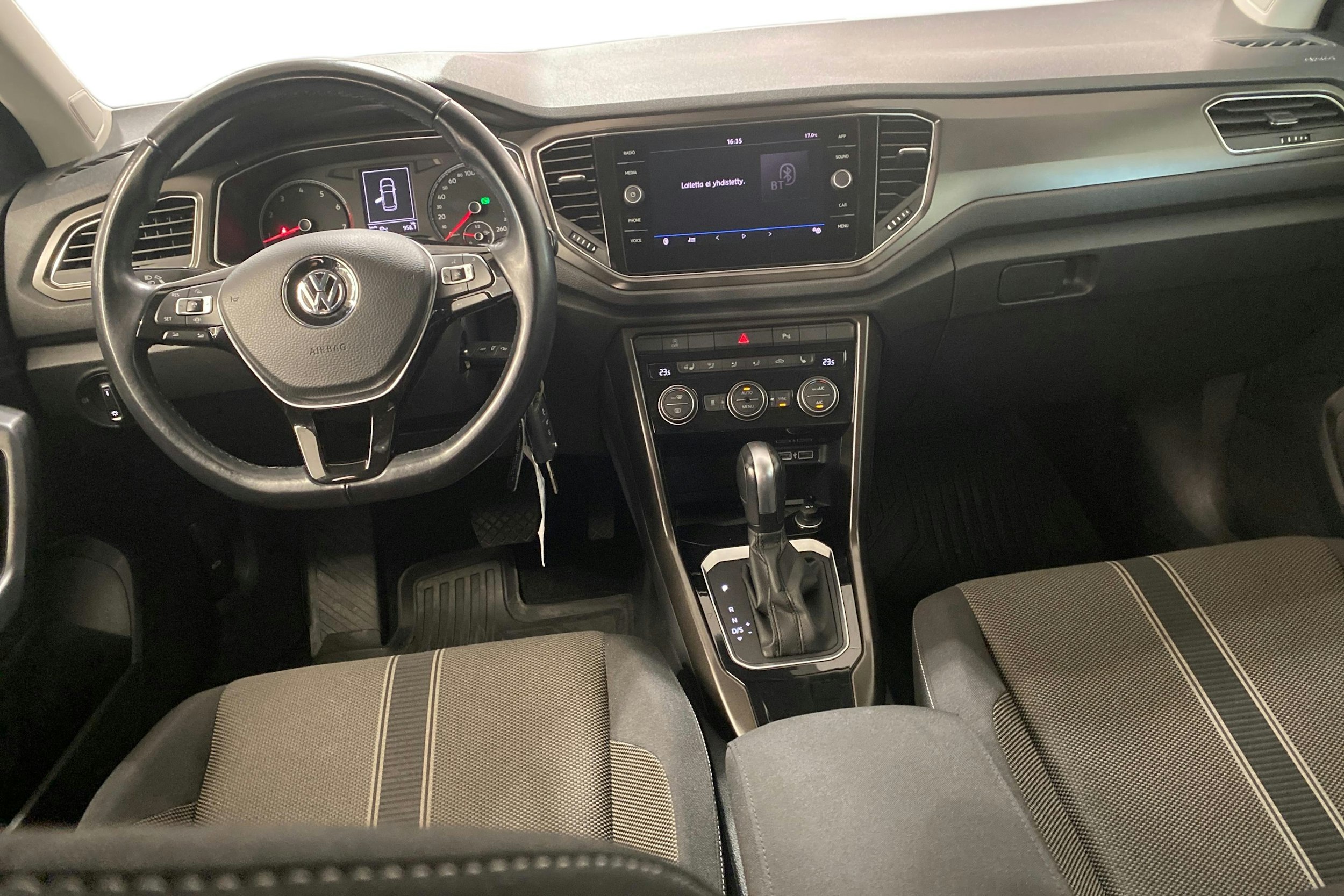 valkoinen Volkswagen T-Roc 2020 kuva 9.